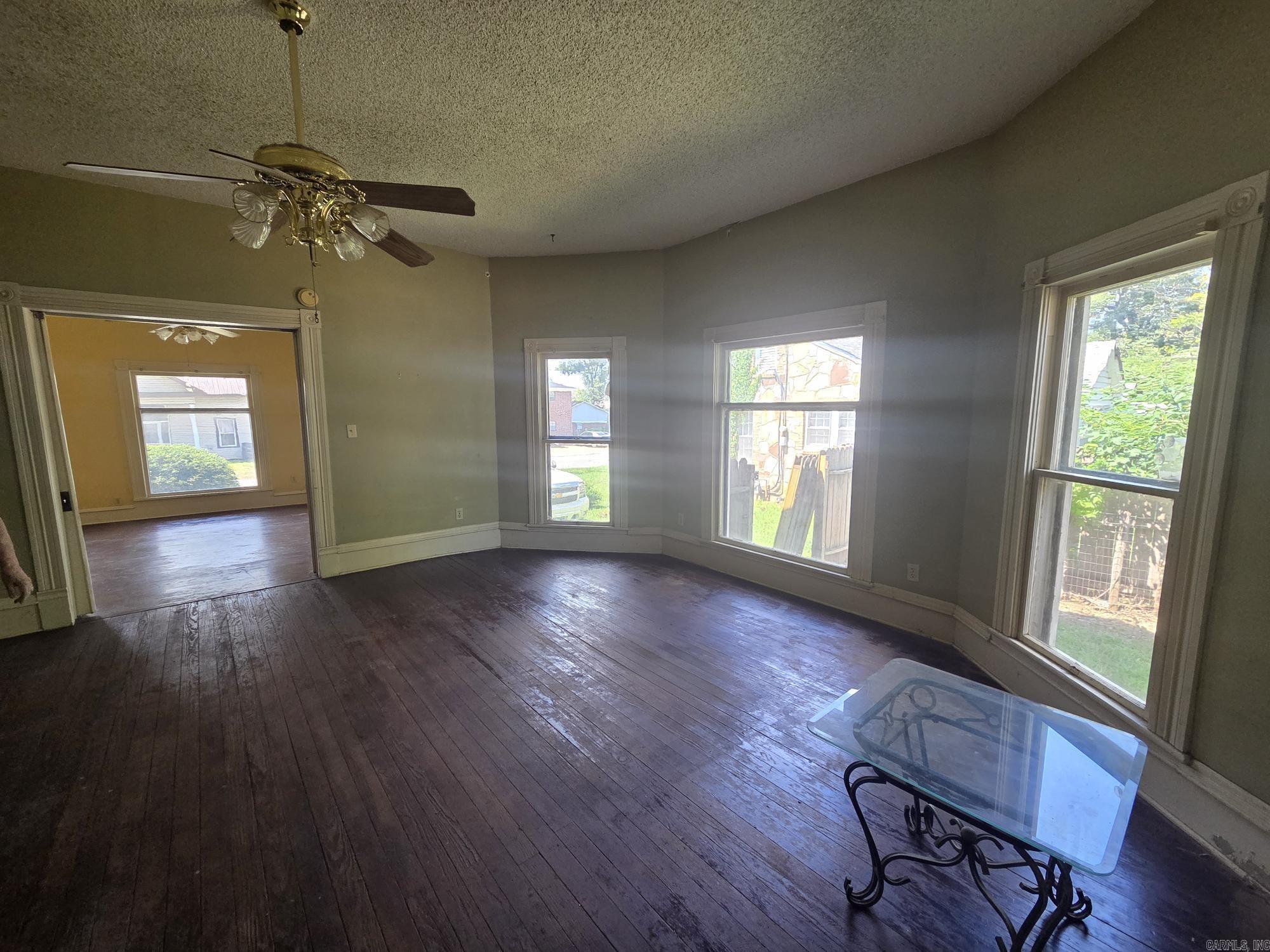 210 S Oak Property Photo 33