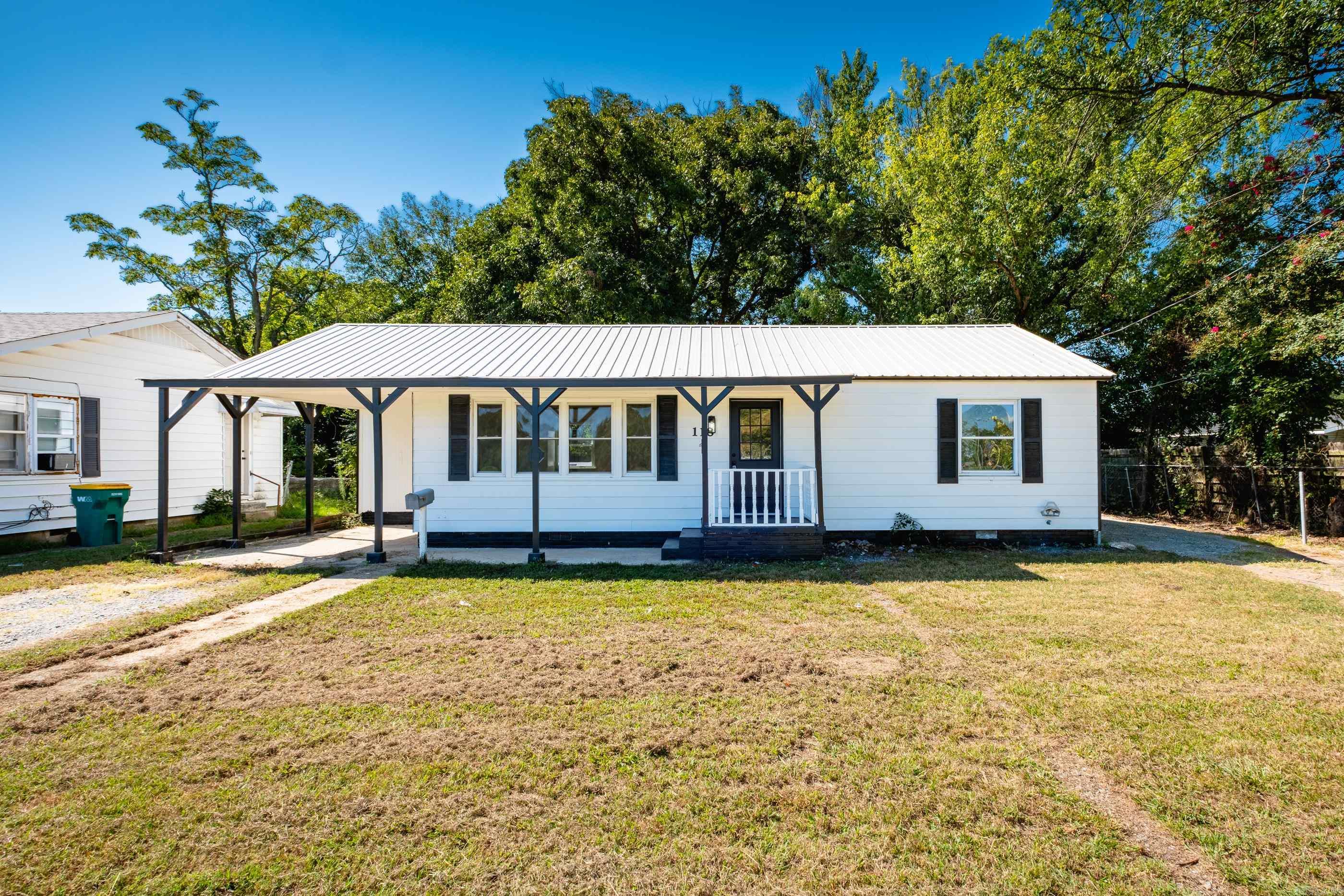 118 E Bethany Road Property Photo 1