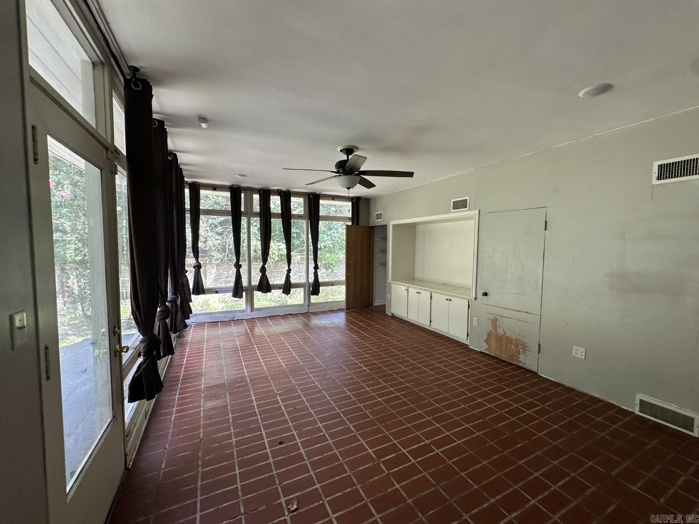 3615 S Poplar Street Property Photo 19