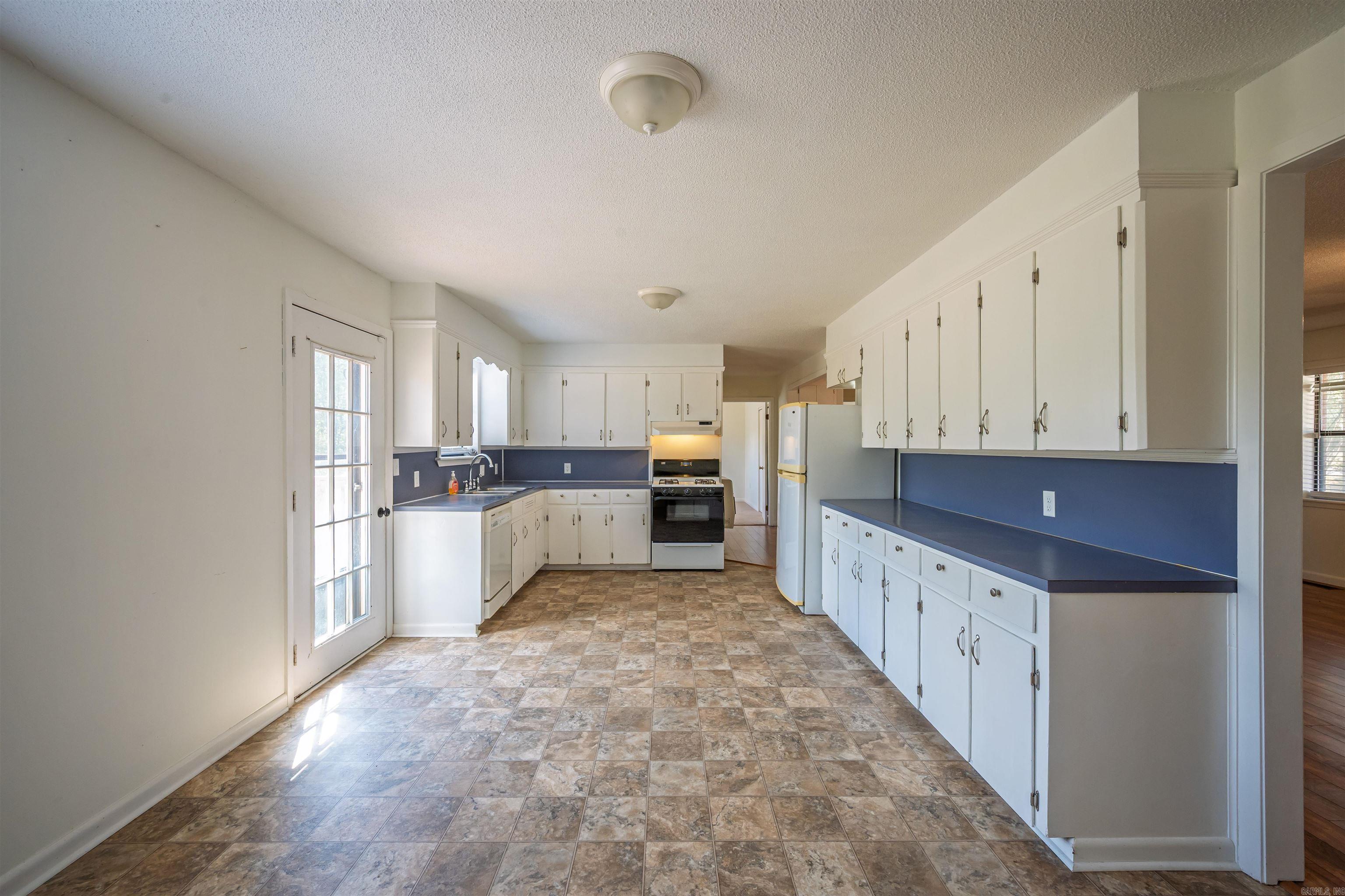 1196 Newport Road Property Photo 12