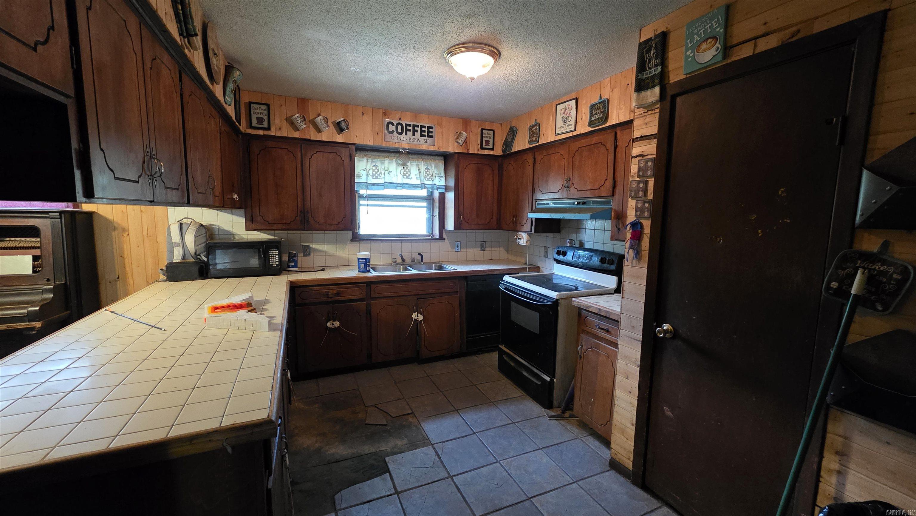 87 Pinter Lane Property Photo 12