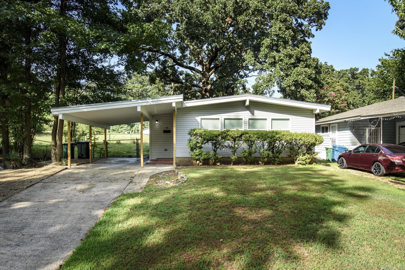 44 Sheraton Drive Property Photo 1