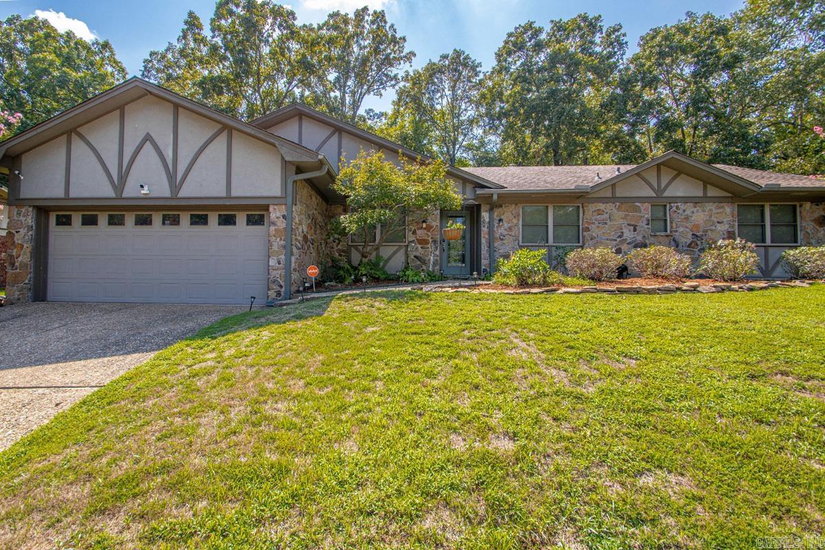 11 Greenview Circle Property Photo 1
