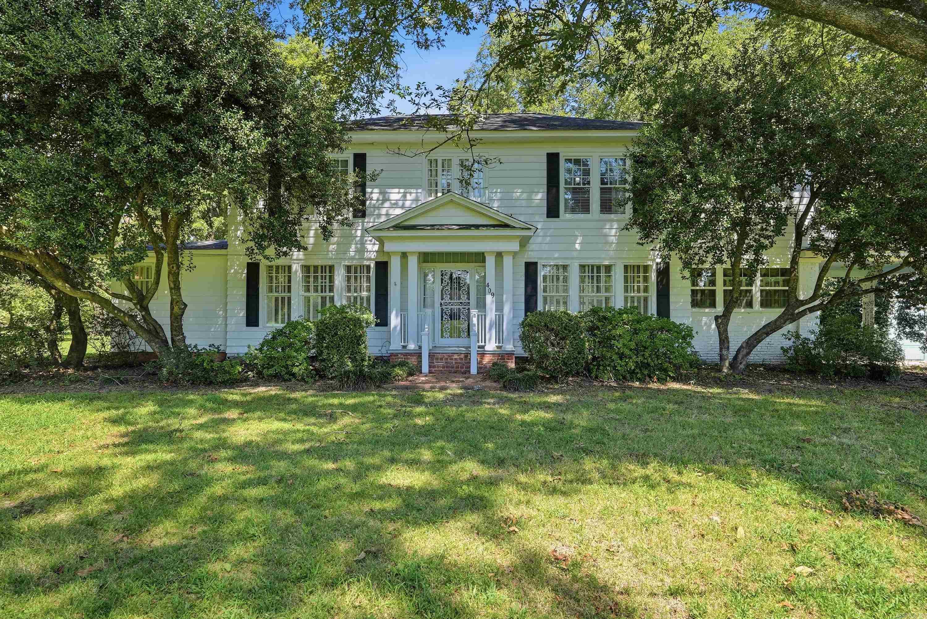 409 E Main Property Photo 1