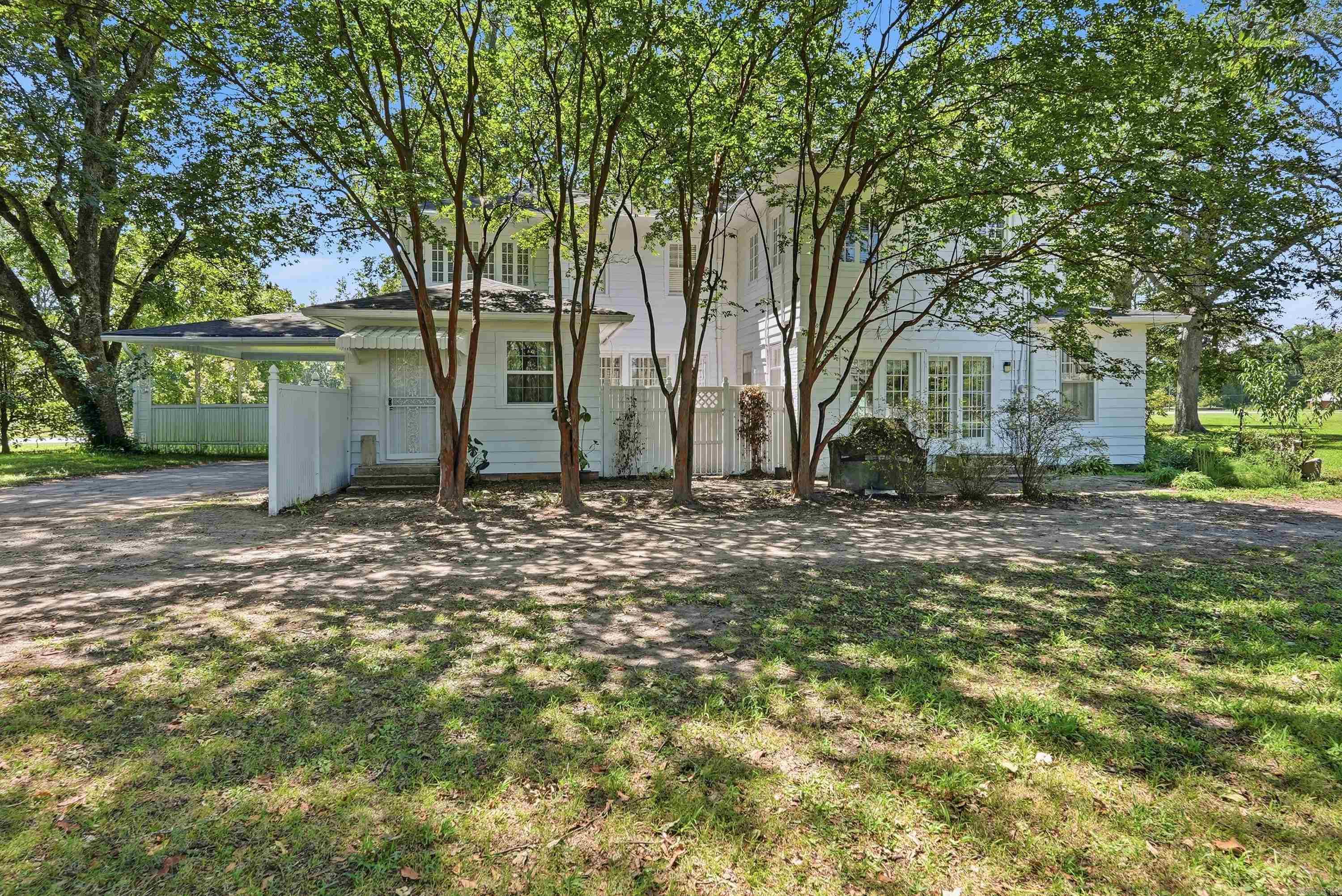 409 E Main Property Photo 8