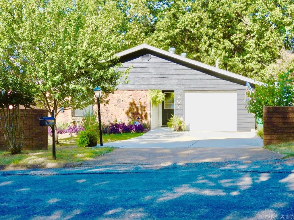 205 S Nightingale Drive Property Photo 2