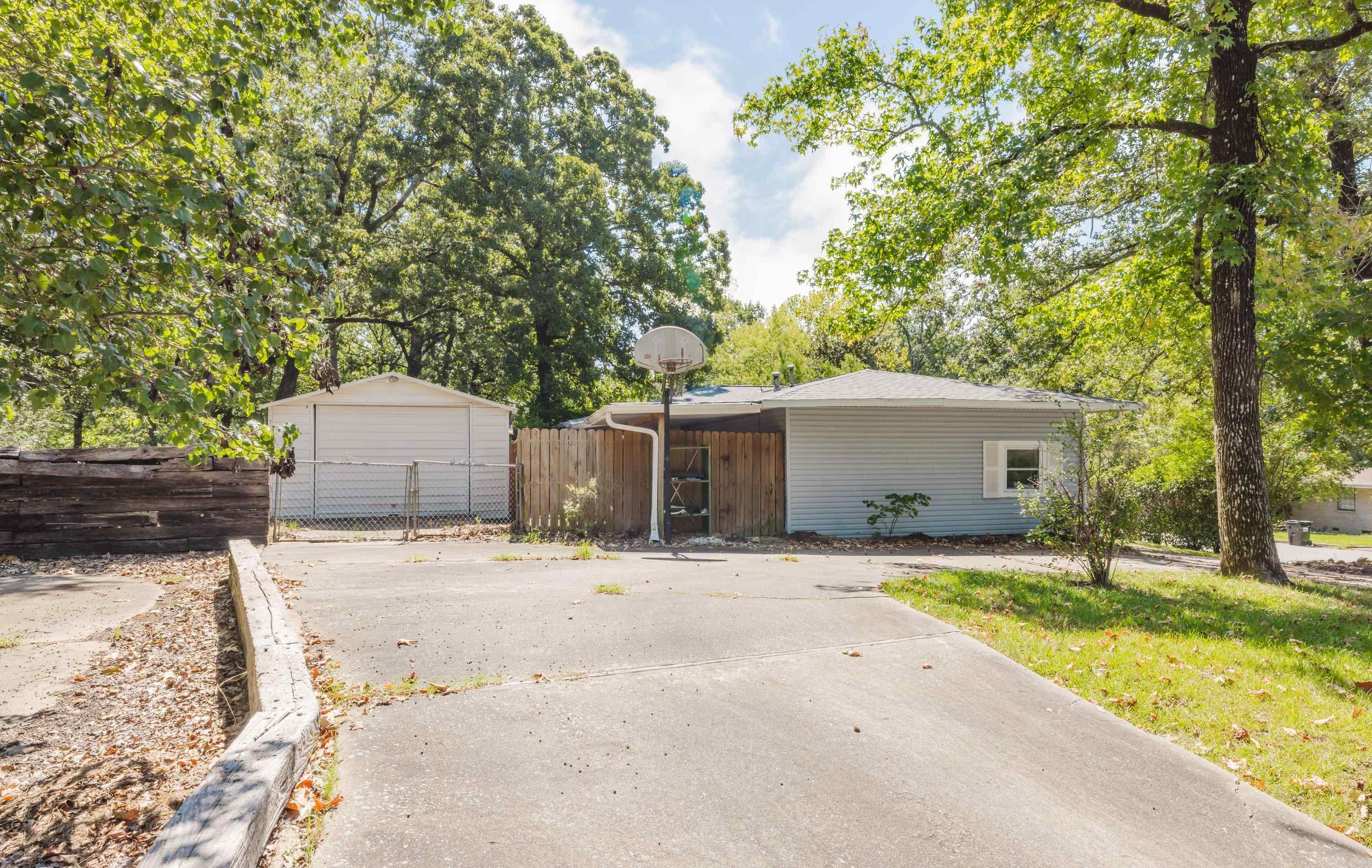 1017 Watson Place Property Photo 5
