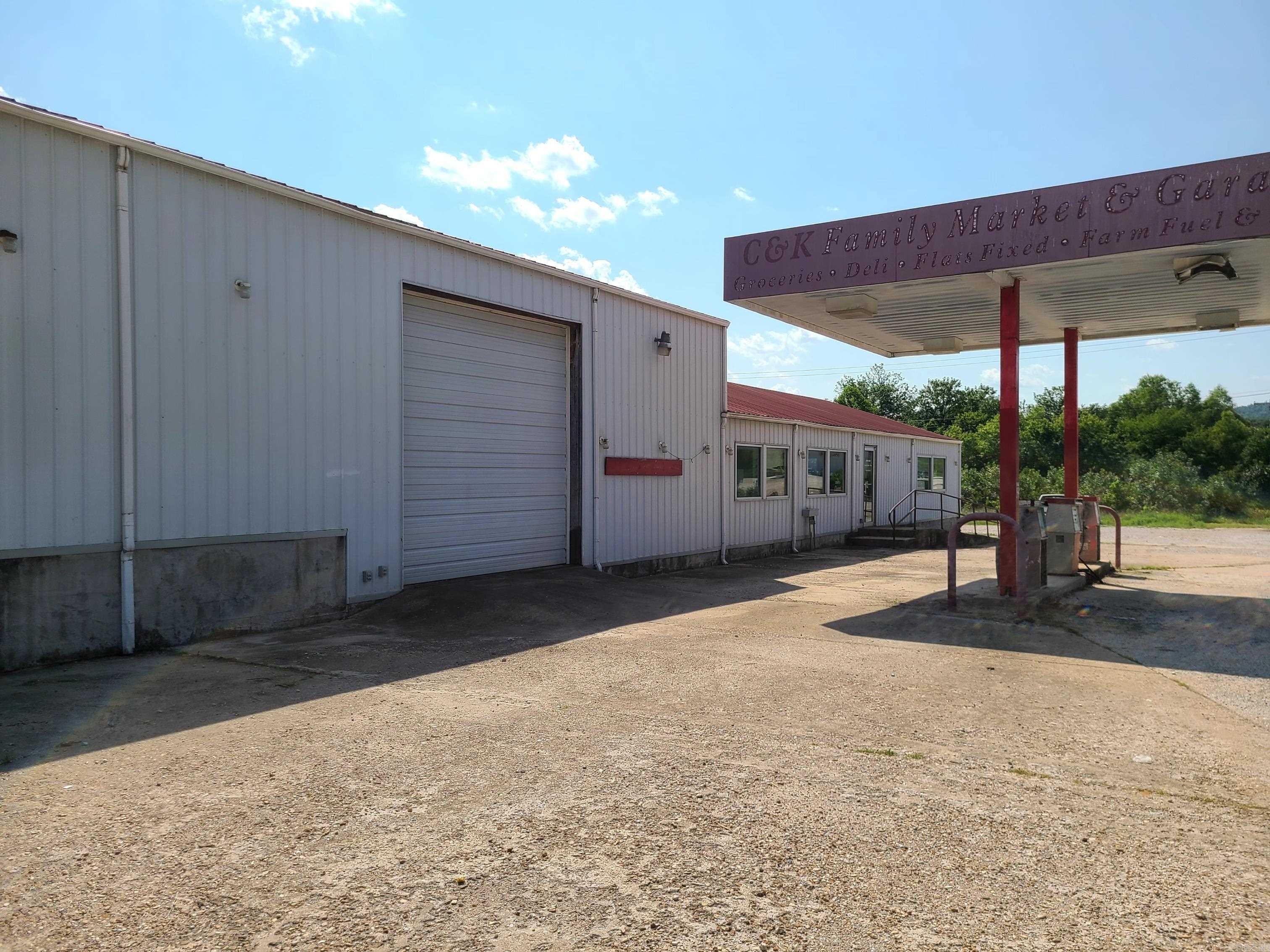 205 N Hwy 65 Property Photo 2