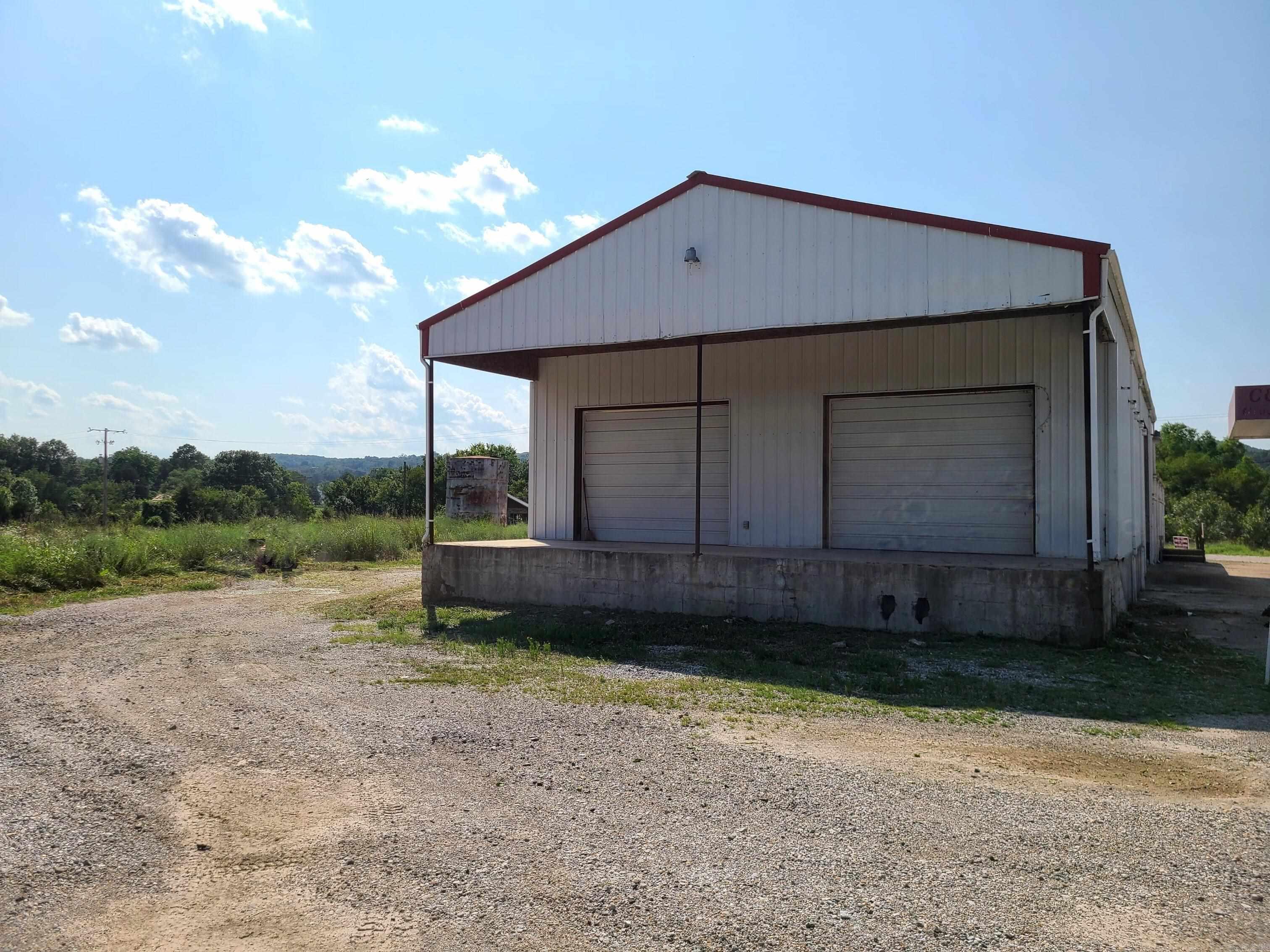 205 N Hwy 65 Property Photo 9