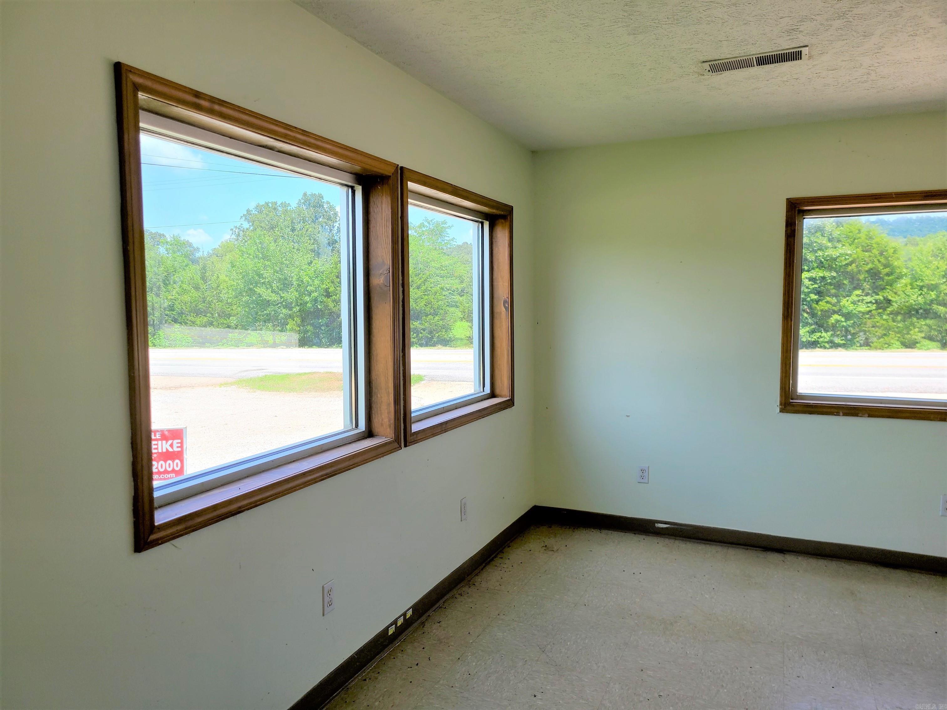 205 N Hwy 65 Property Photo 21