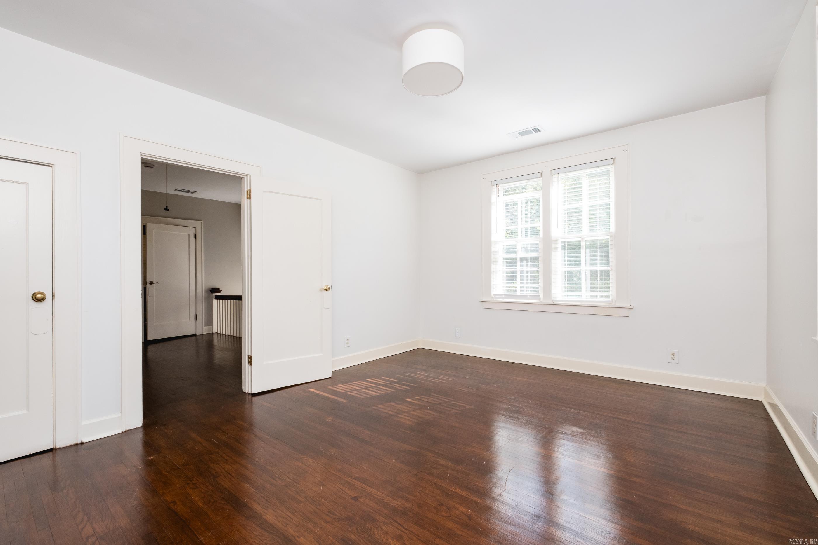 116 Colonial Court Property Photo 32