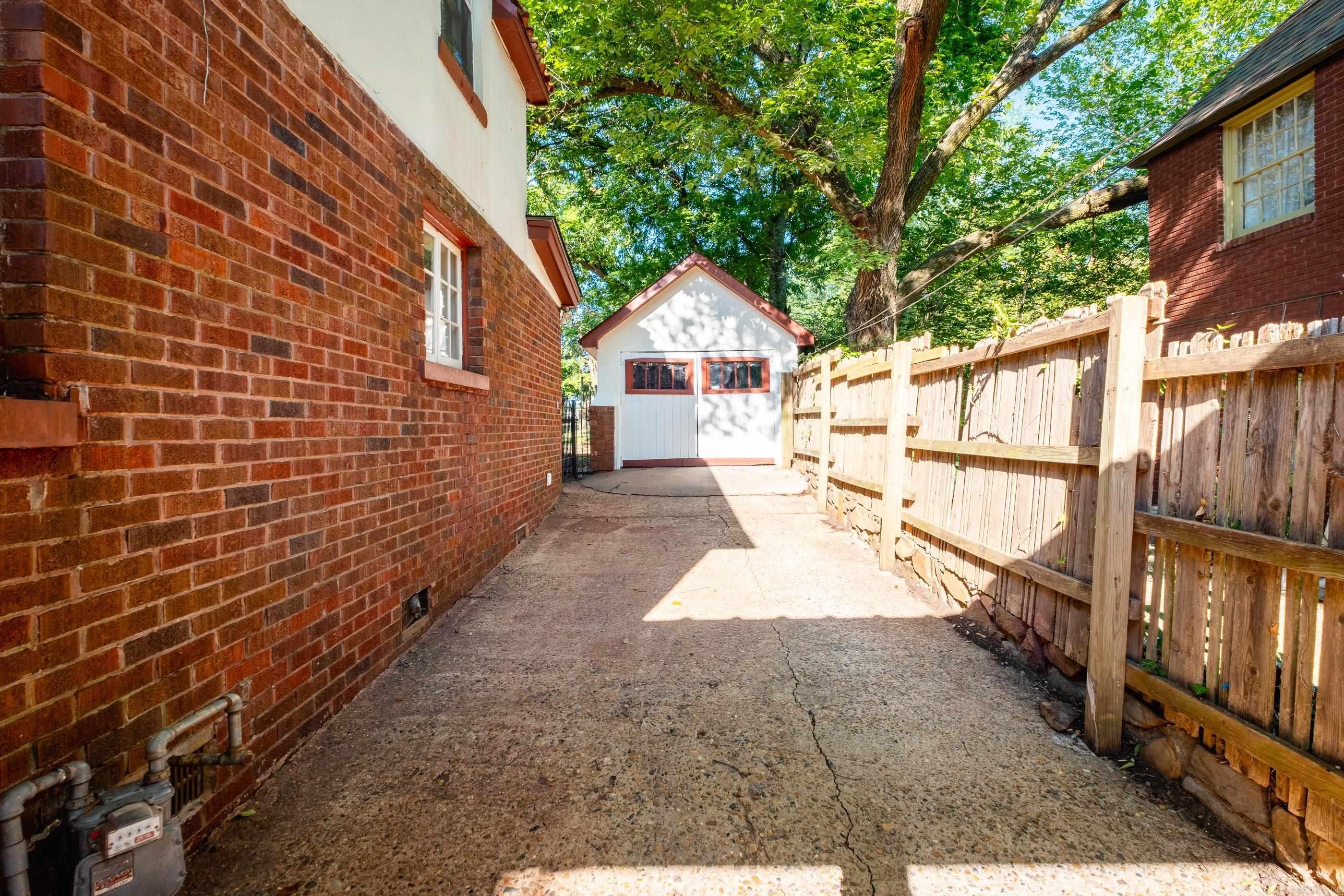 116 Colonial Court Property Photo 47