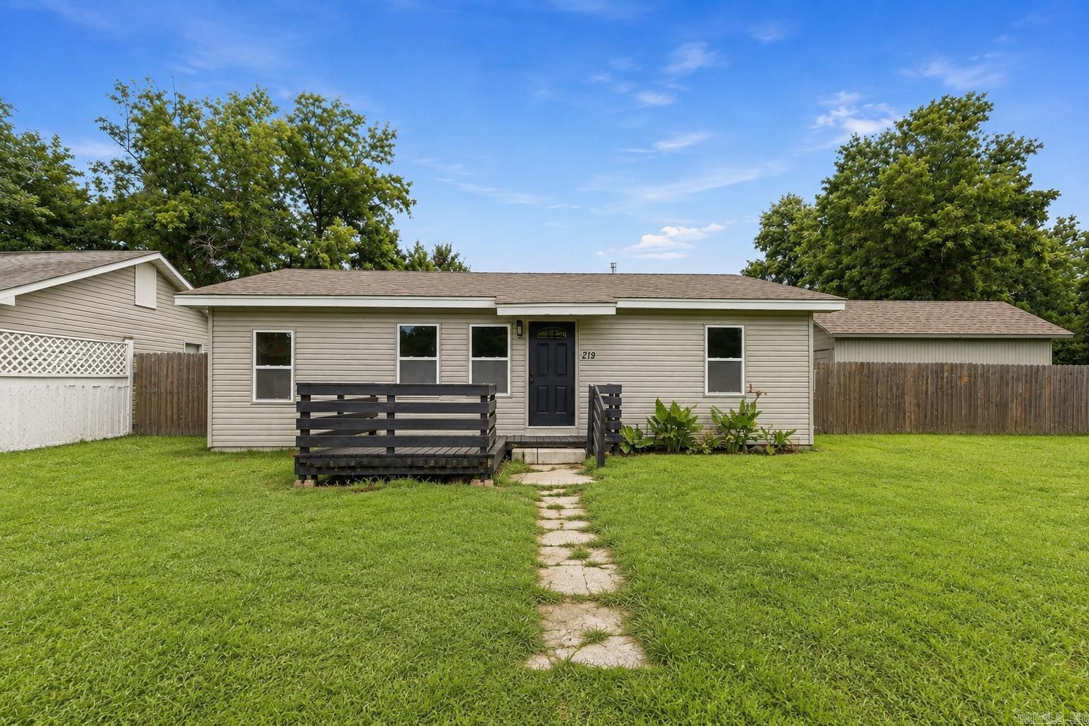 219 2nd Street Property Photo 1