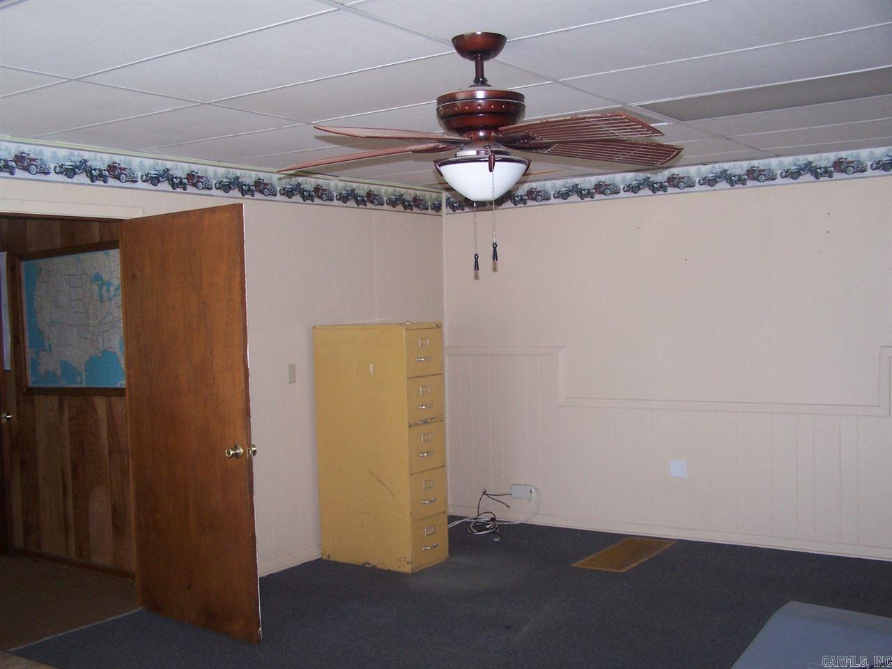 918 E Race Property Photo 6