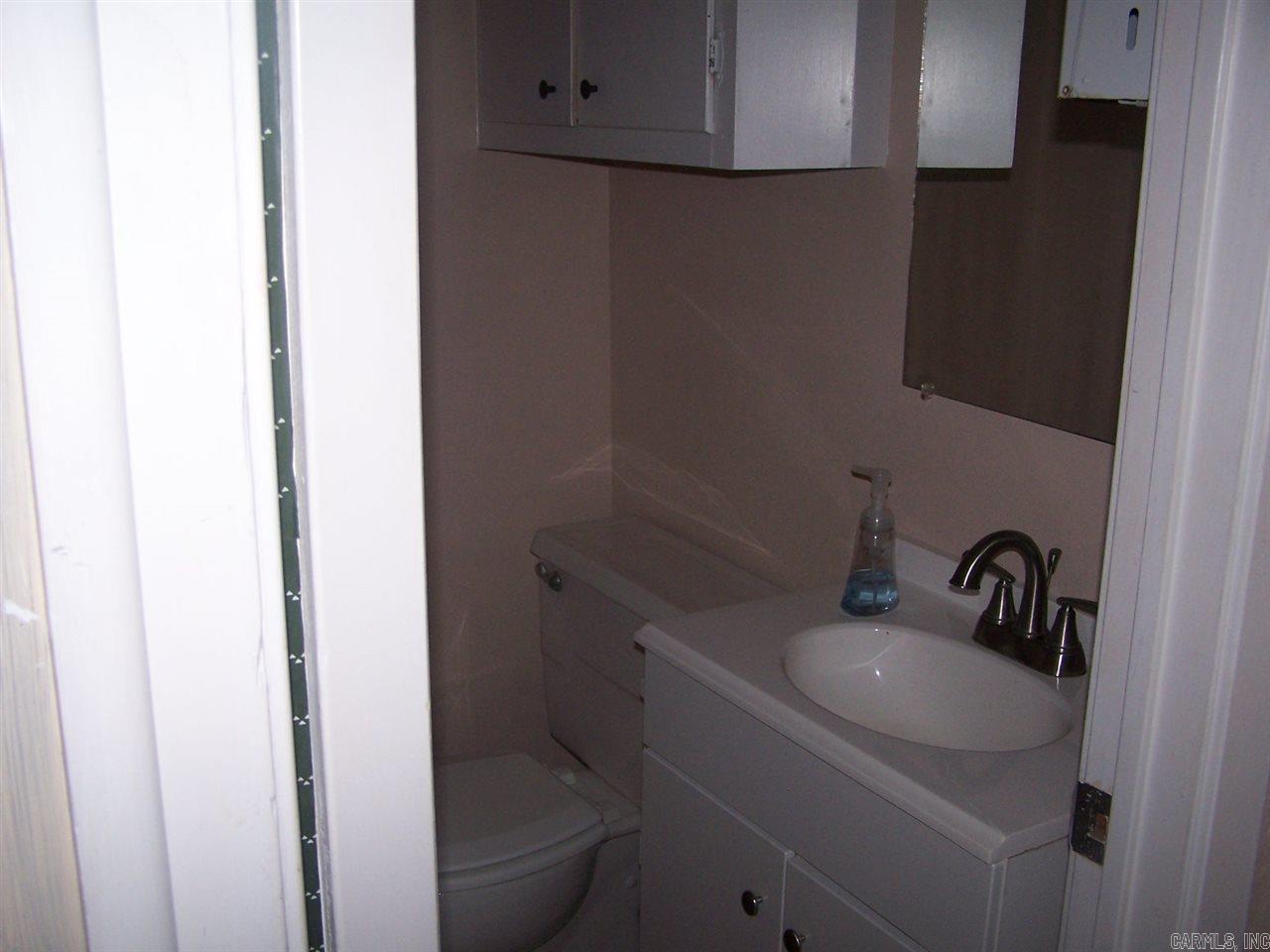 918 E Race Property Photo 9