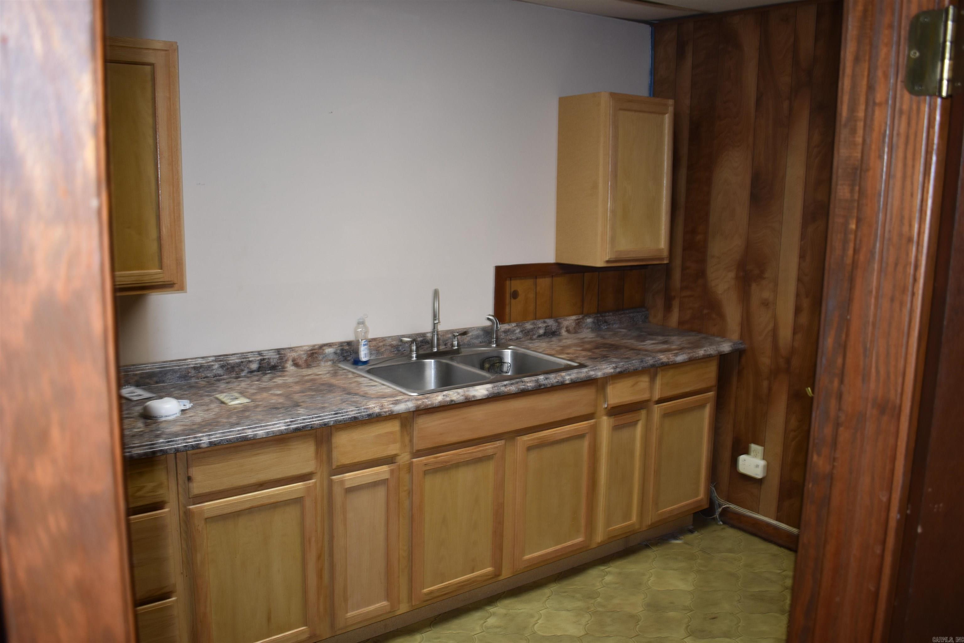 918 E Race Property Photo 15