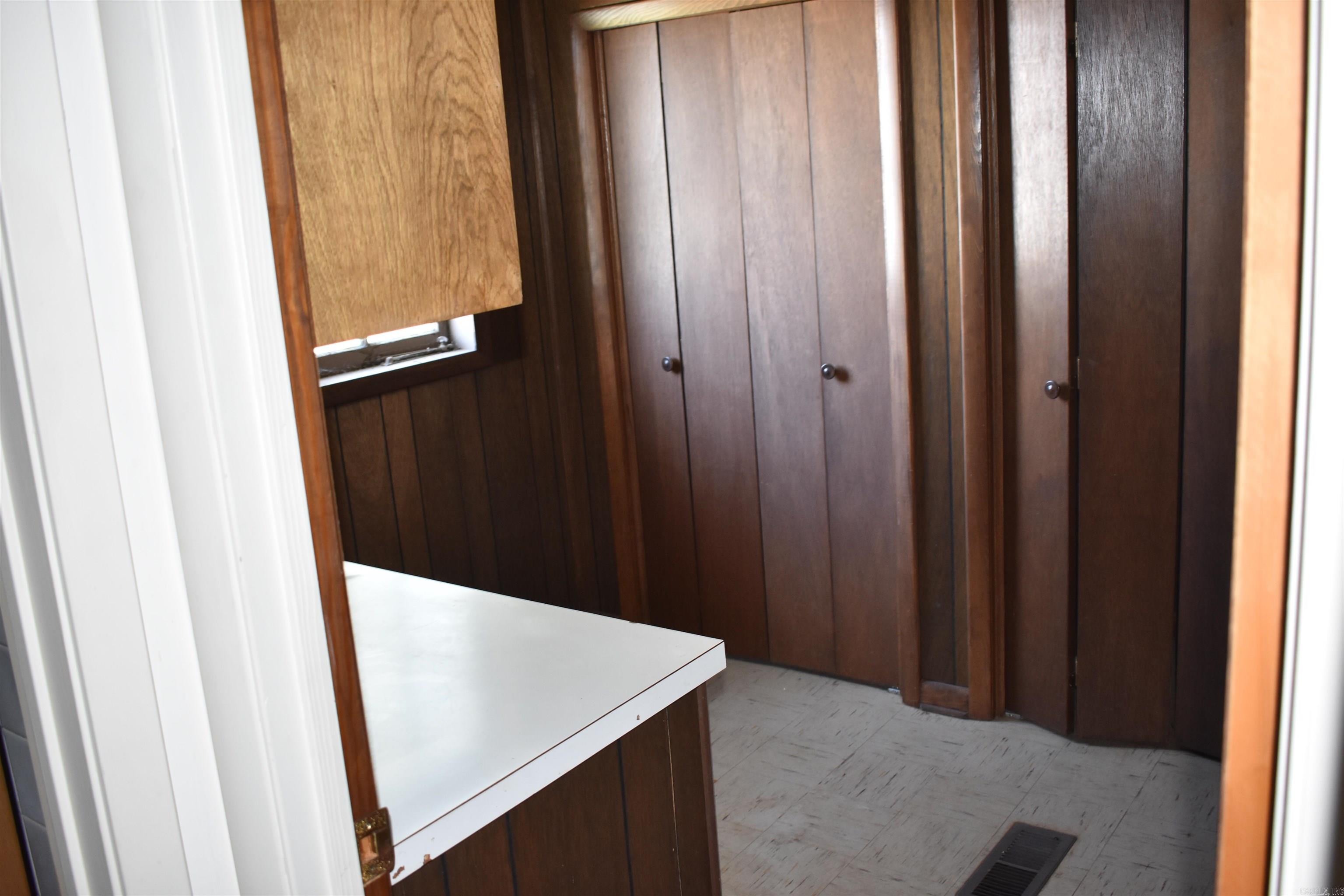 918 E Race Property Photo 21