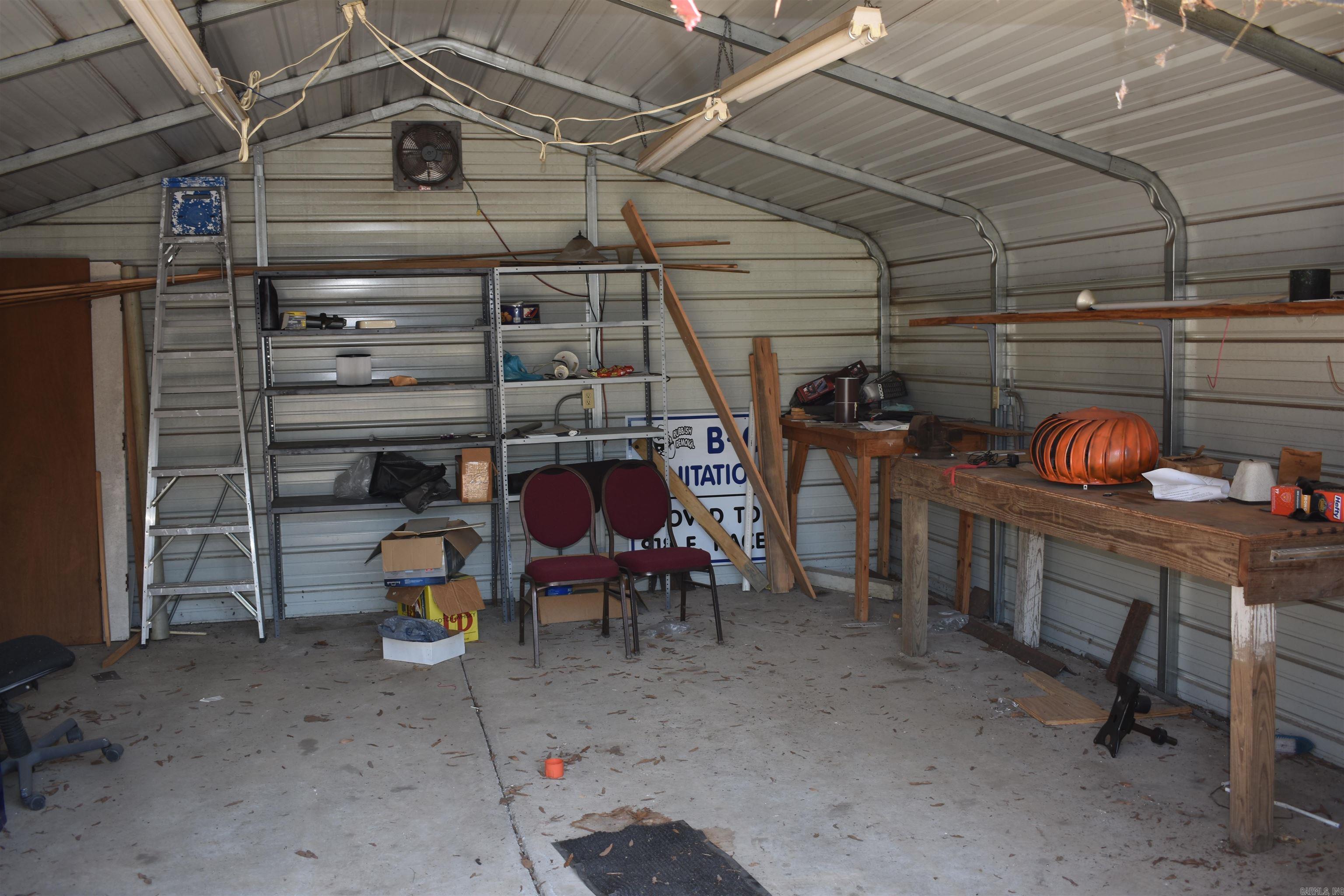 918 E Race Property Photo 23