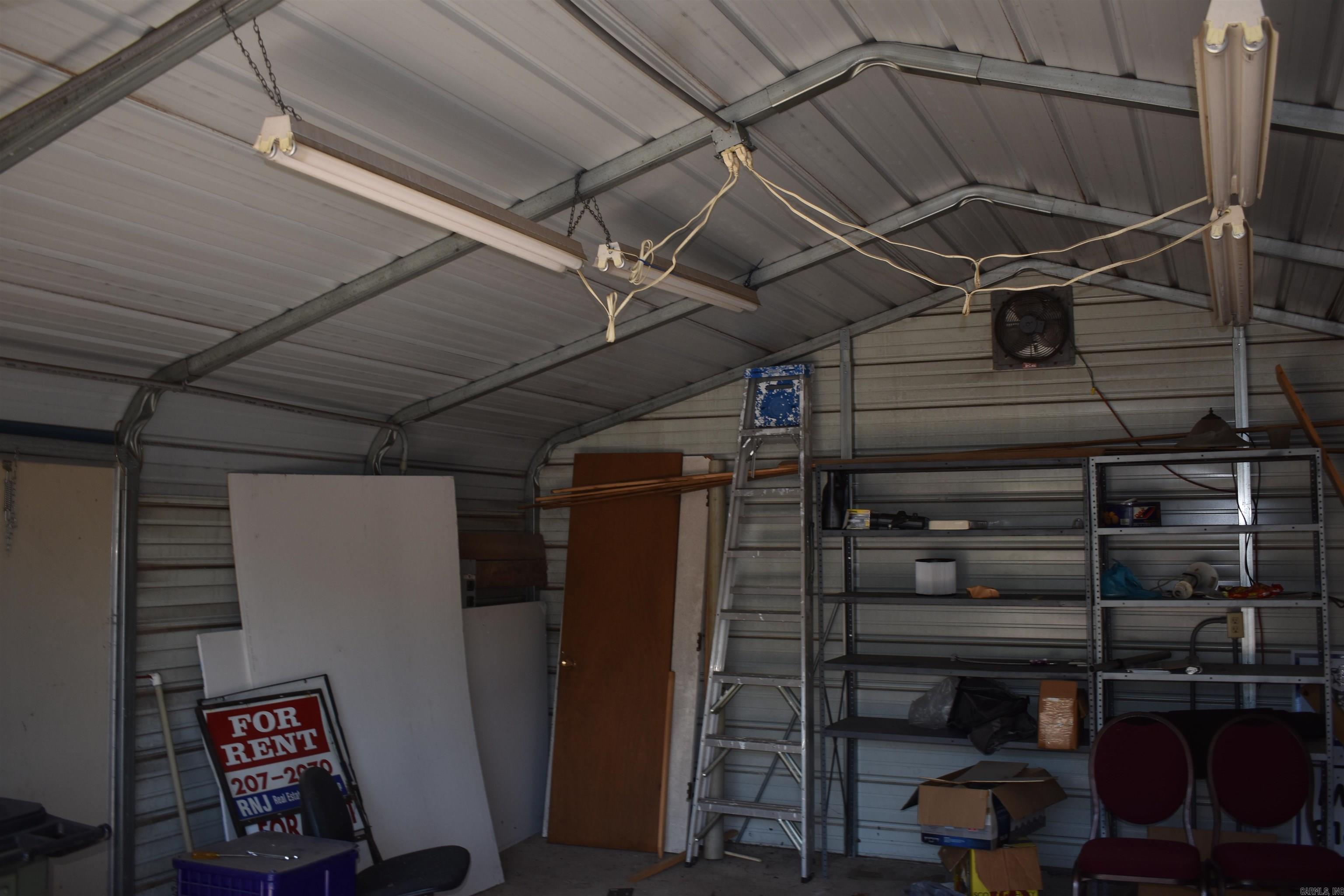 918 E Race Property Photo 24