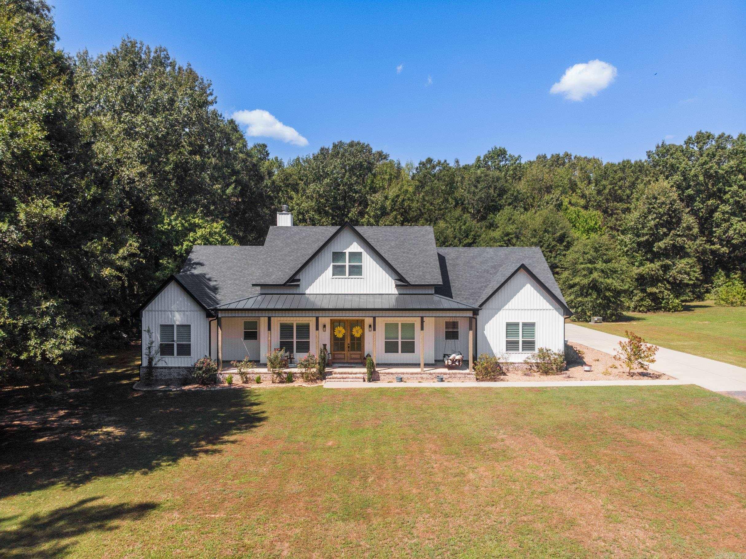 1084 Mahoney Road Property Photo 1