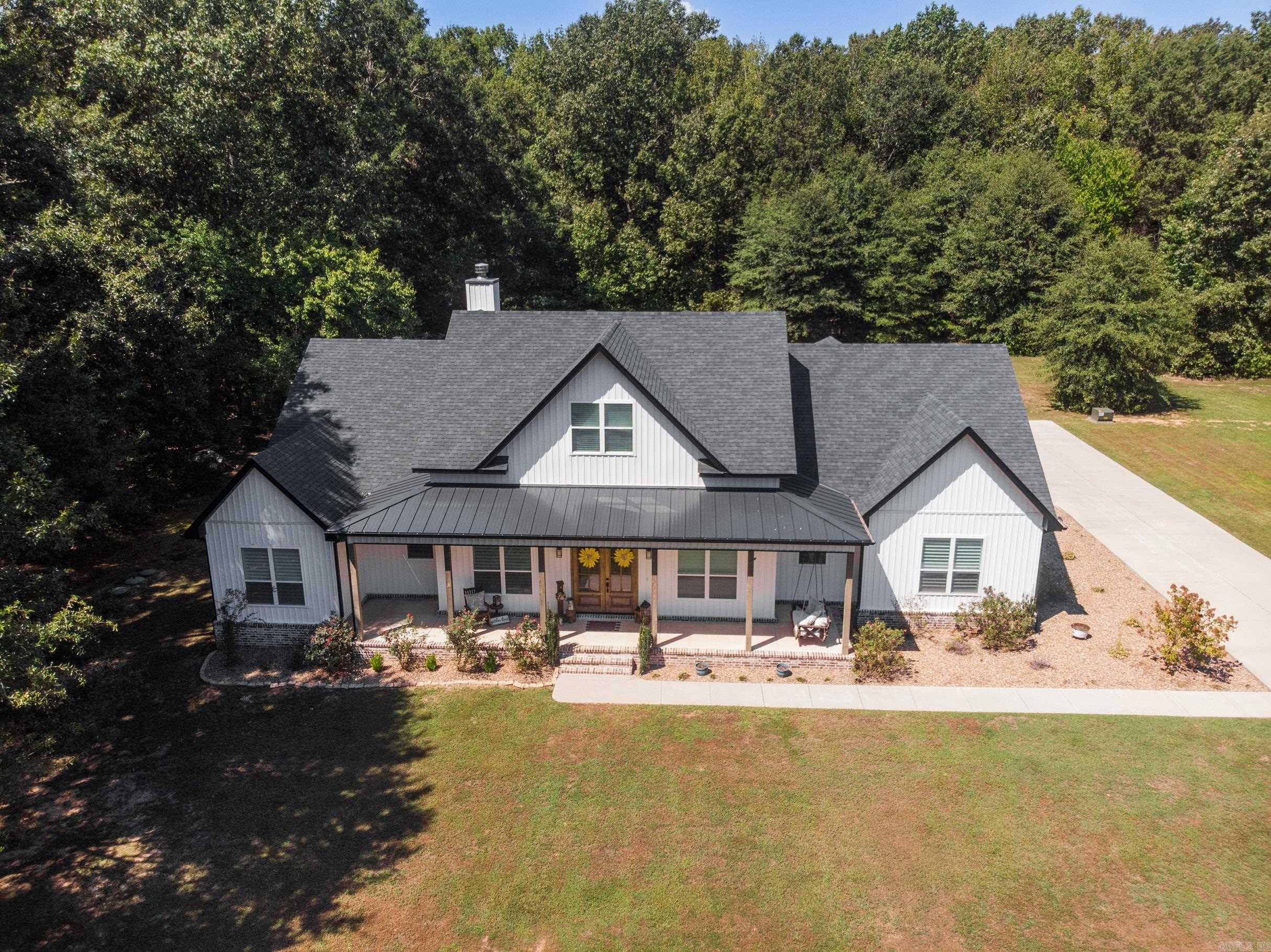 1084 Mahoney Road Property Photo 2