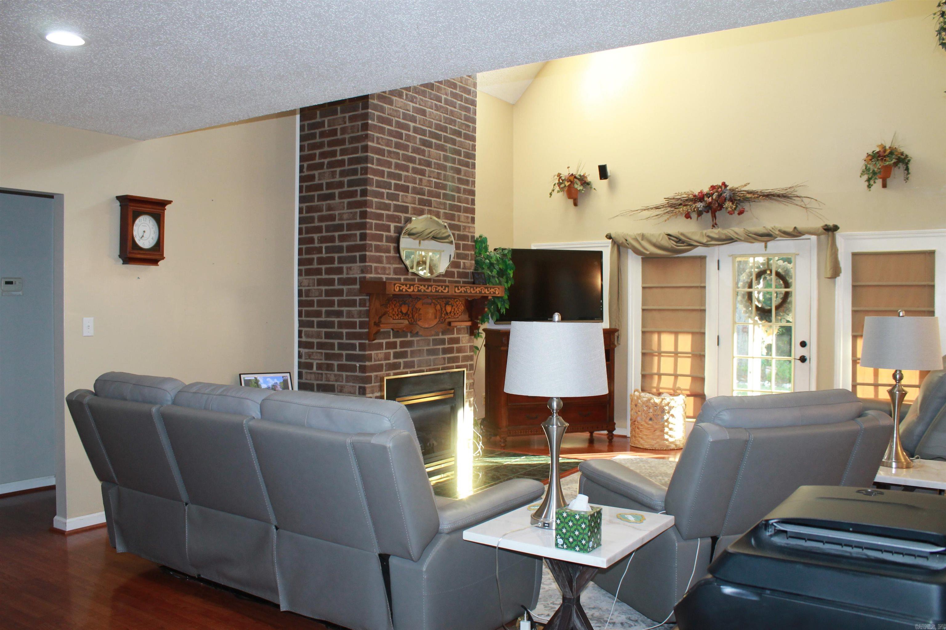 410 Mclelland Road Property Photo 11