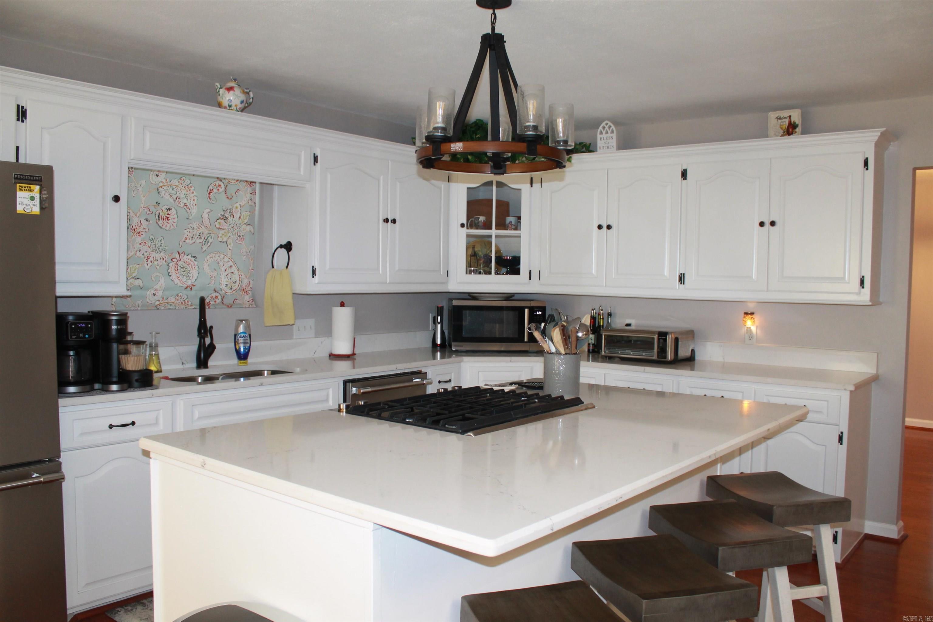 410 Mclelland Road Property Photo 15