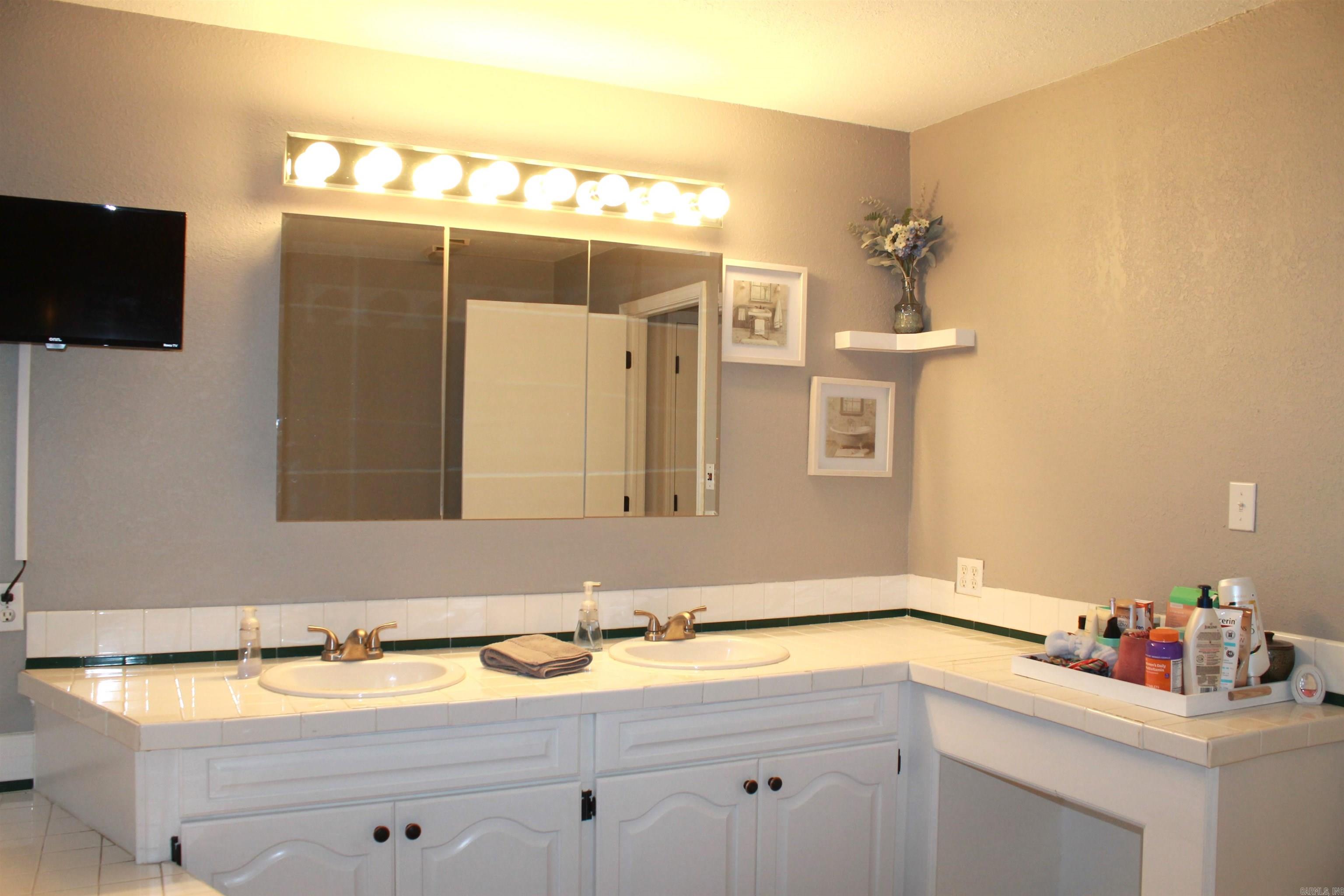 410 Mclelland Road Property Photo 20