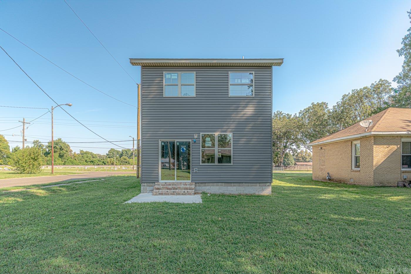 630 W Calhoun St Property Photo 5