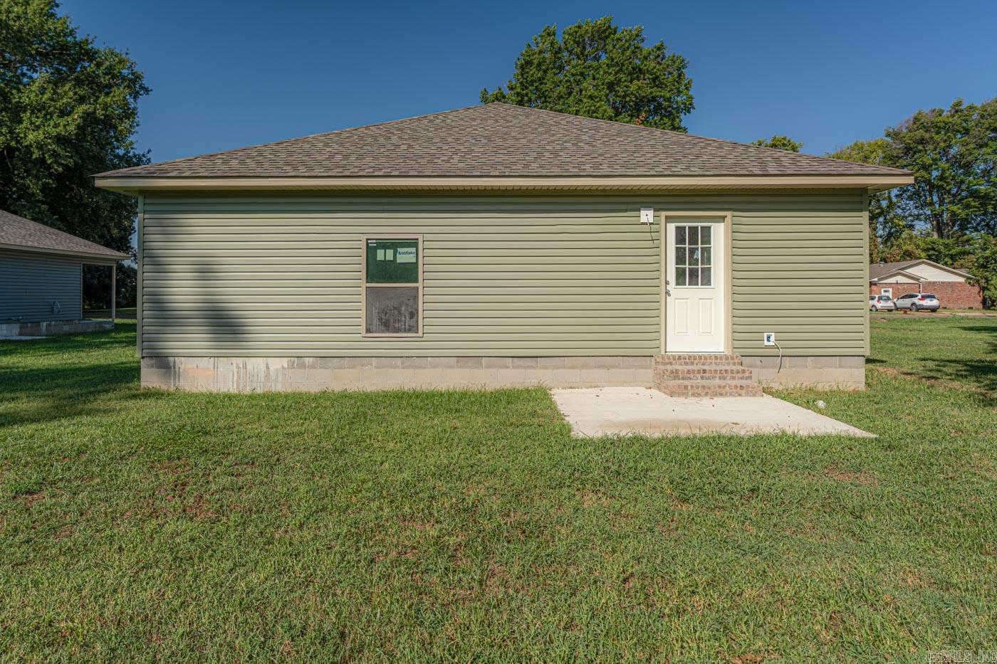 207 Thompson St Property Photo 7