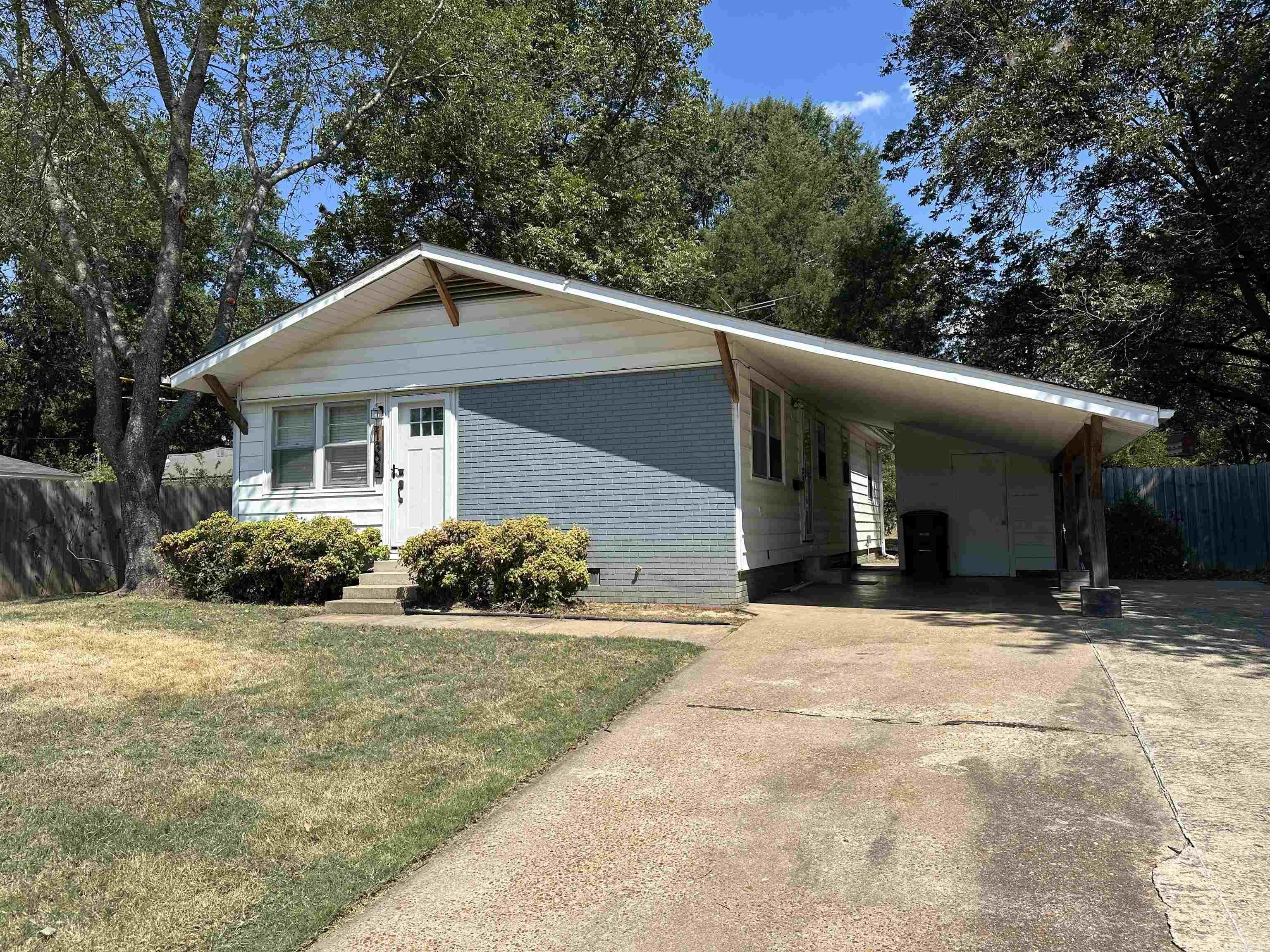 1304 W Center Property Photo 1