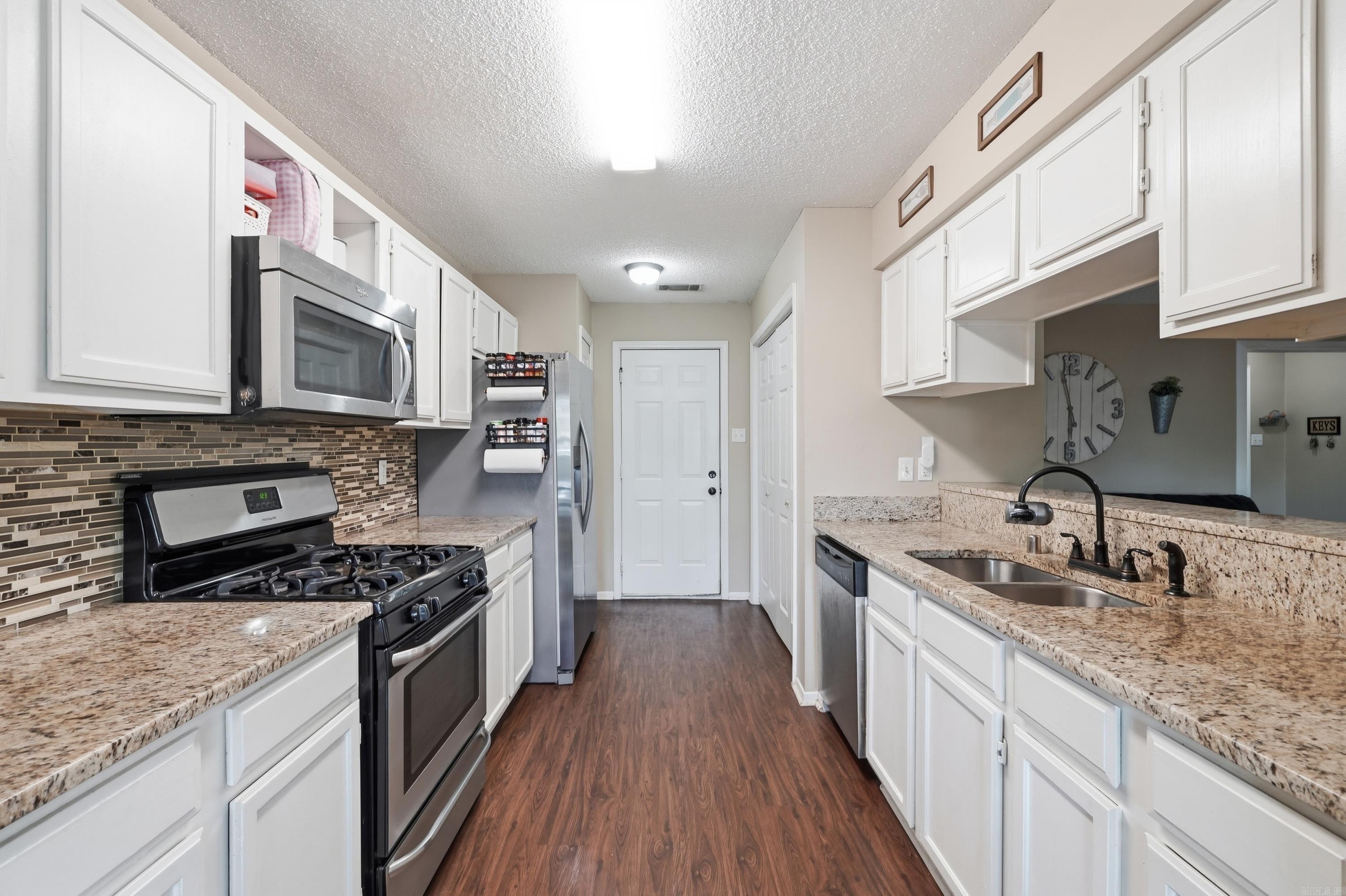 301 Zachary Cove Property Photo 10