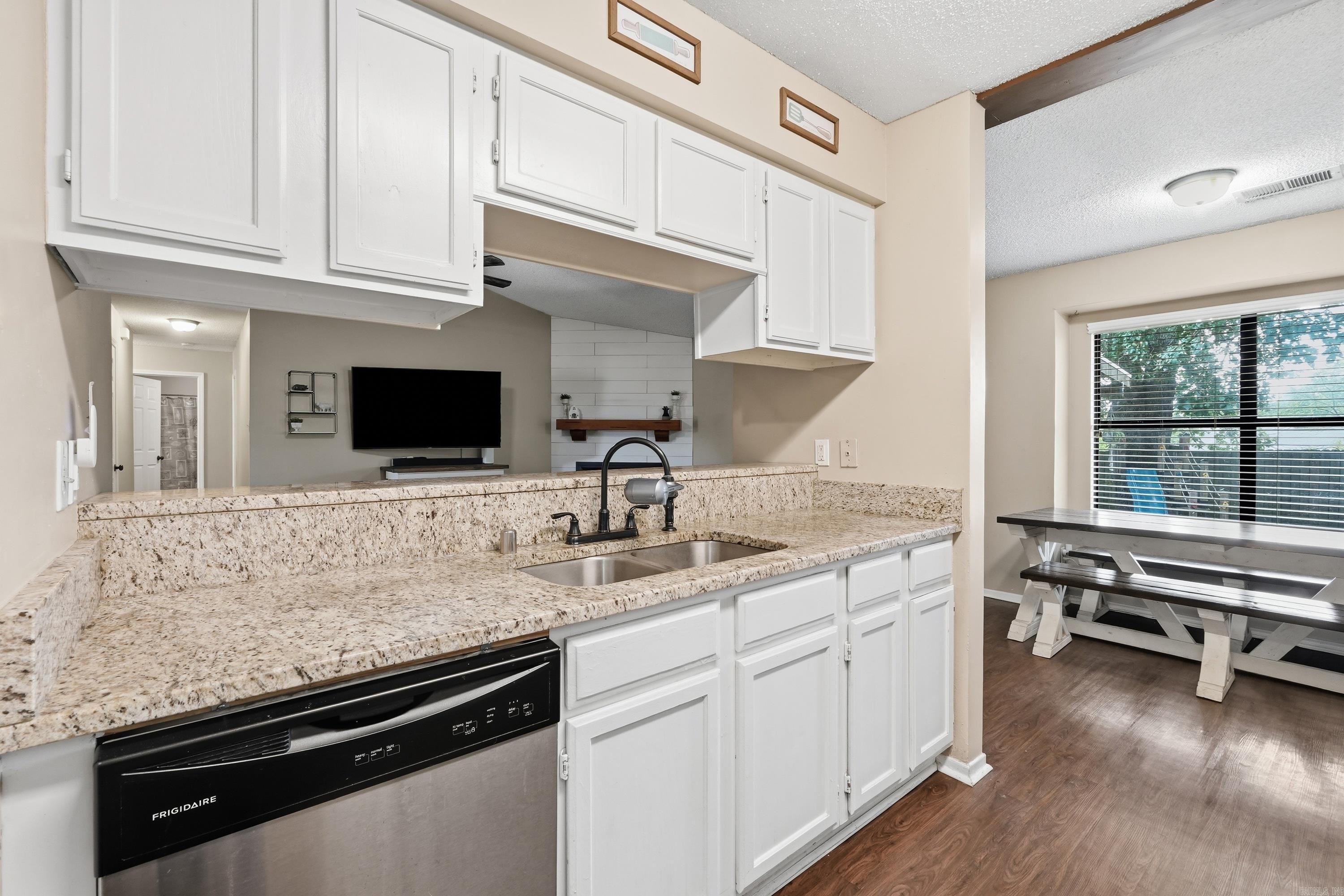 301 Zachary Cove Property Photo 12
