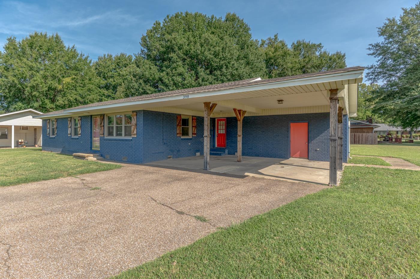 398 E Barry St Property Photo 3
