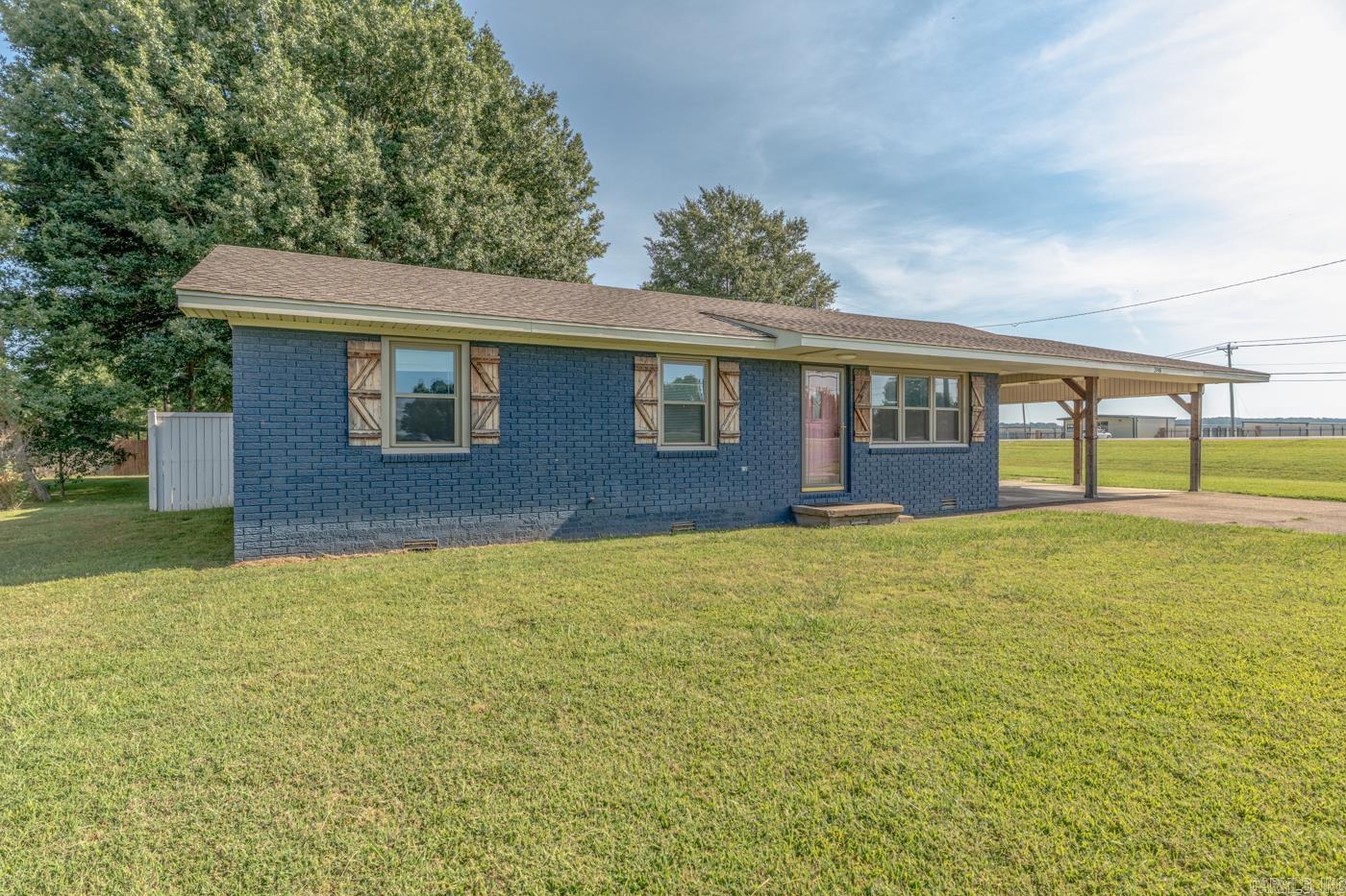 398 E Barry St Property Photo 4