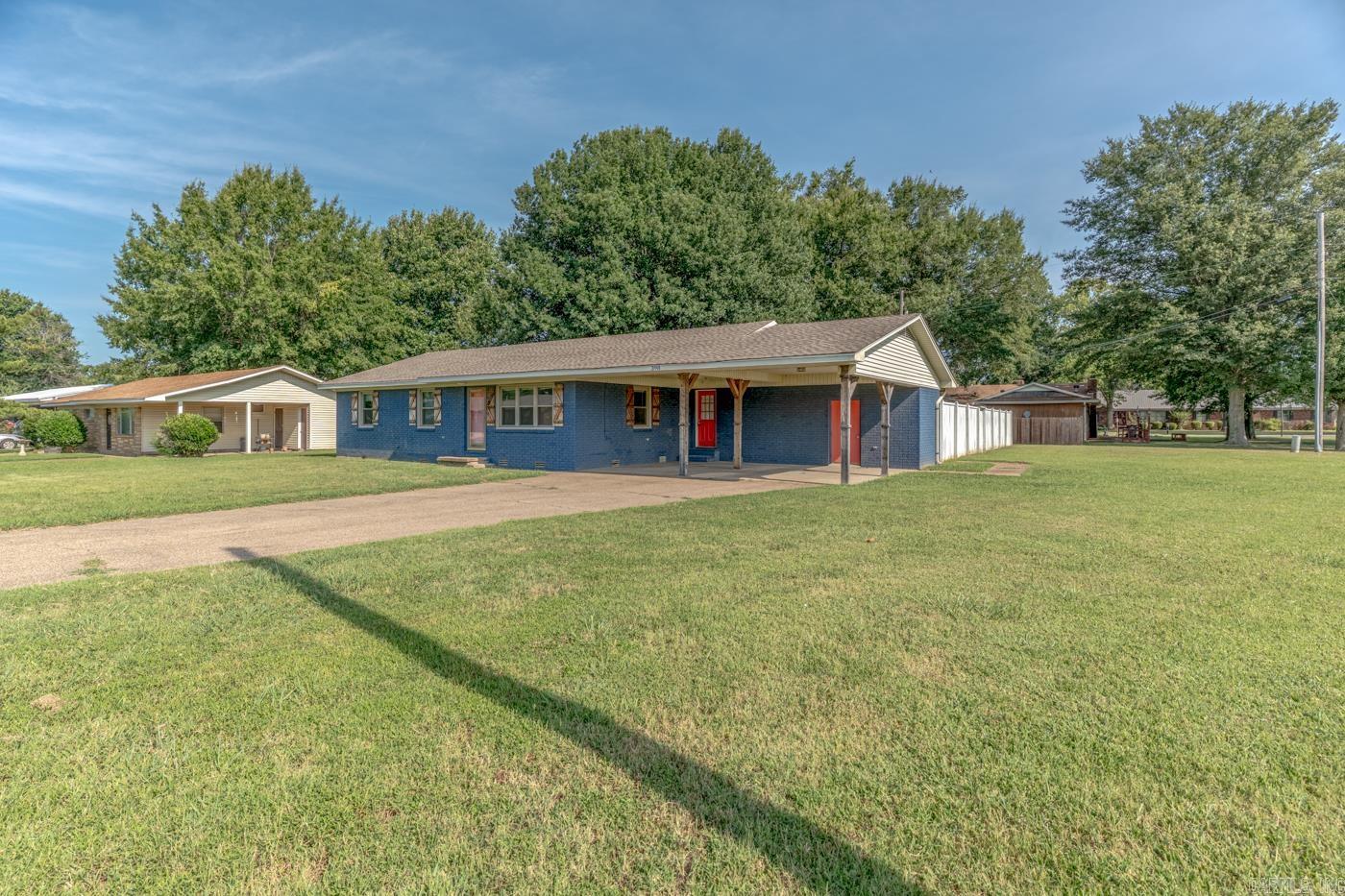 398 E Barry St Property Photo 6