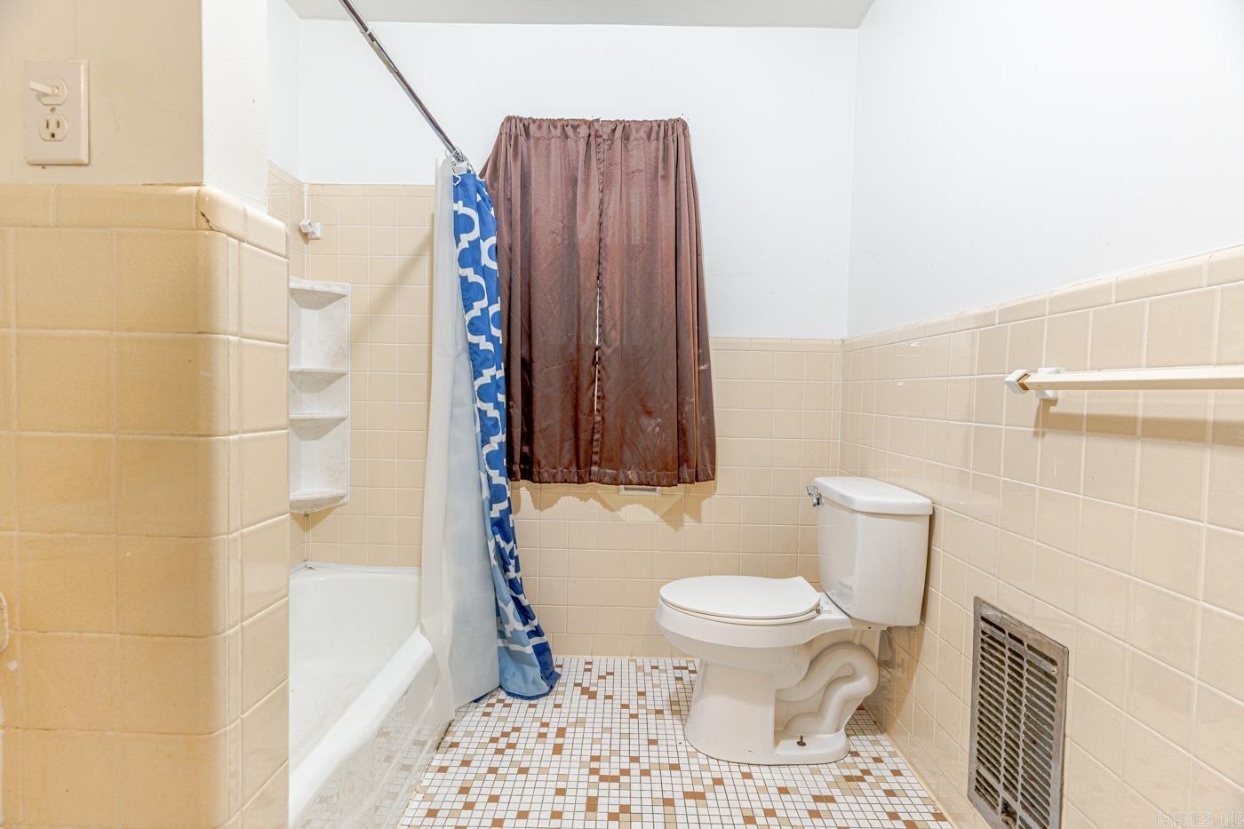 398 E Barry St Property Photo 32