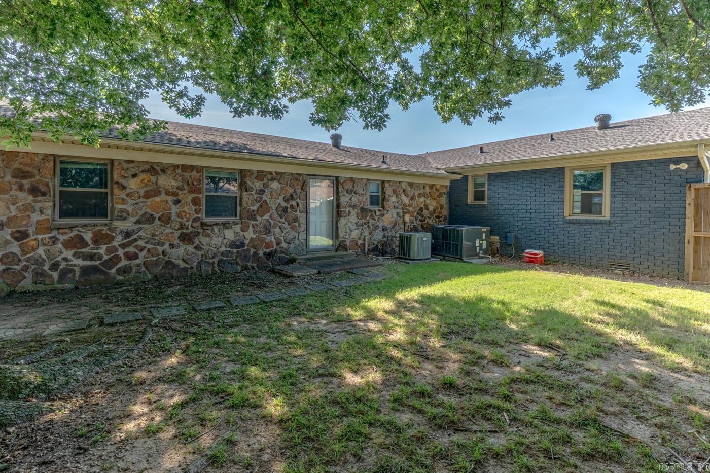 398 E Barry St Property Photo 38
