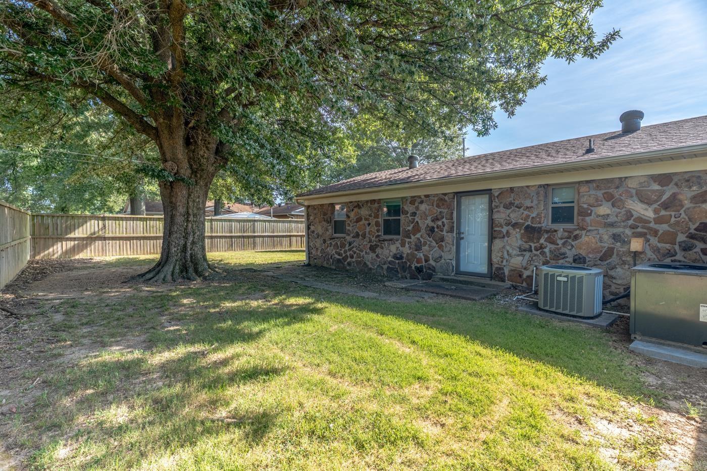 398 E Barry St Property Photo 39