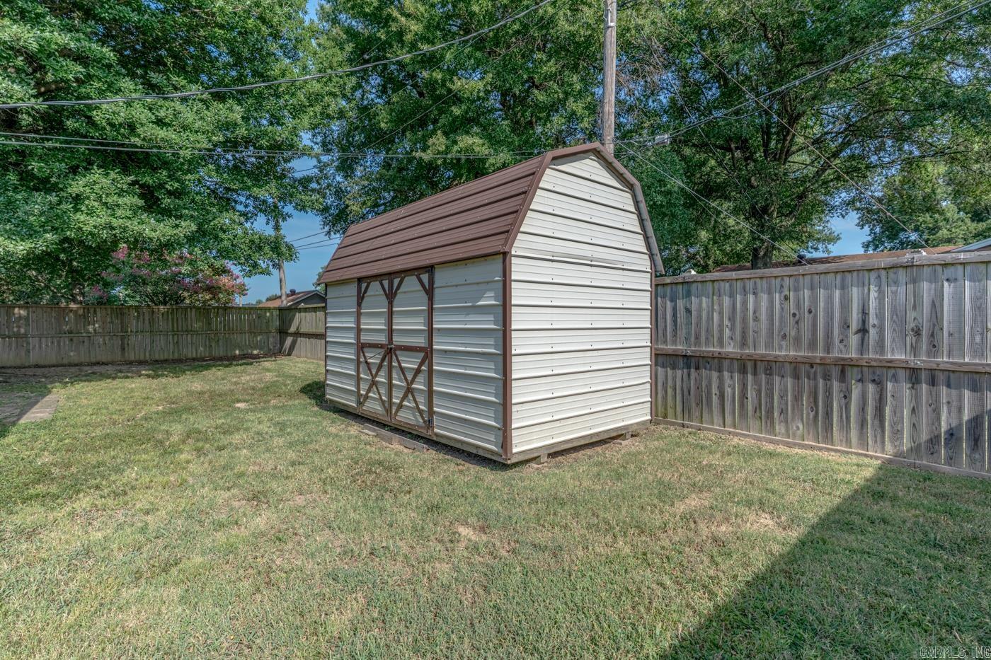 398 E Barry St Property Photo 40