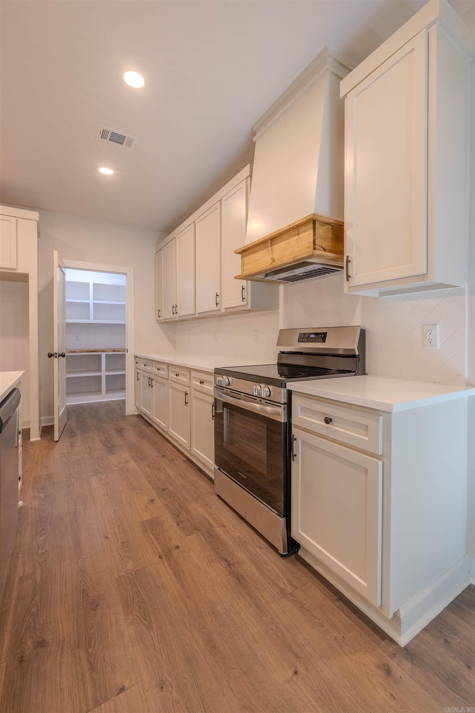 1040 Buckwood Road Property Photo 8