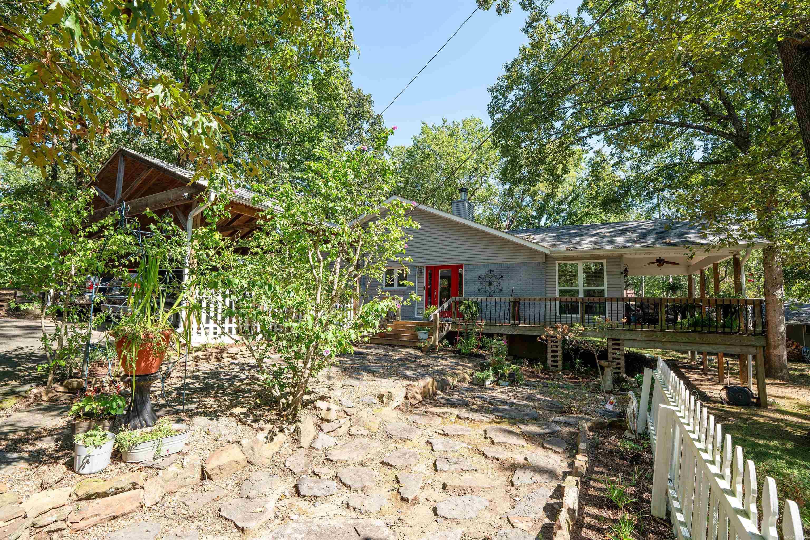 143 Jordan Lane Property Photo 4