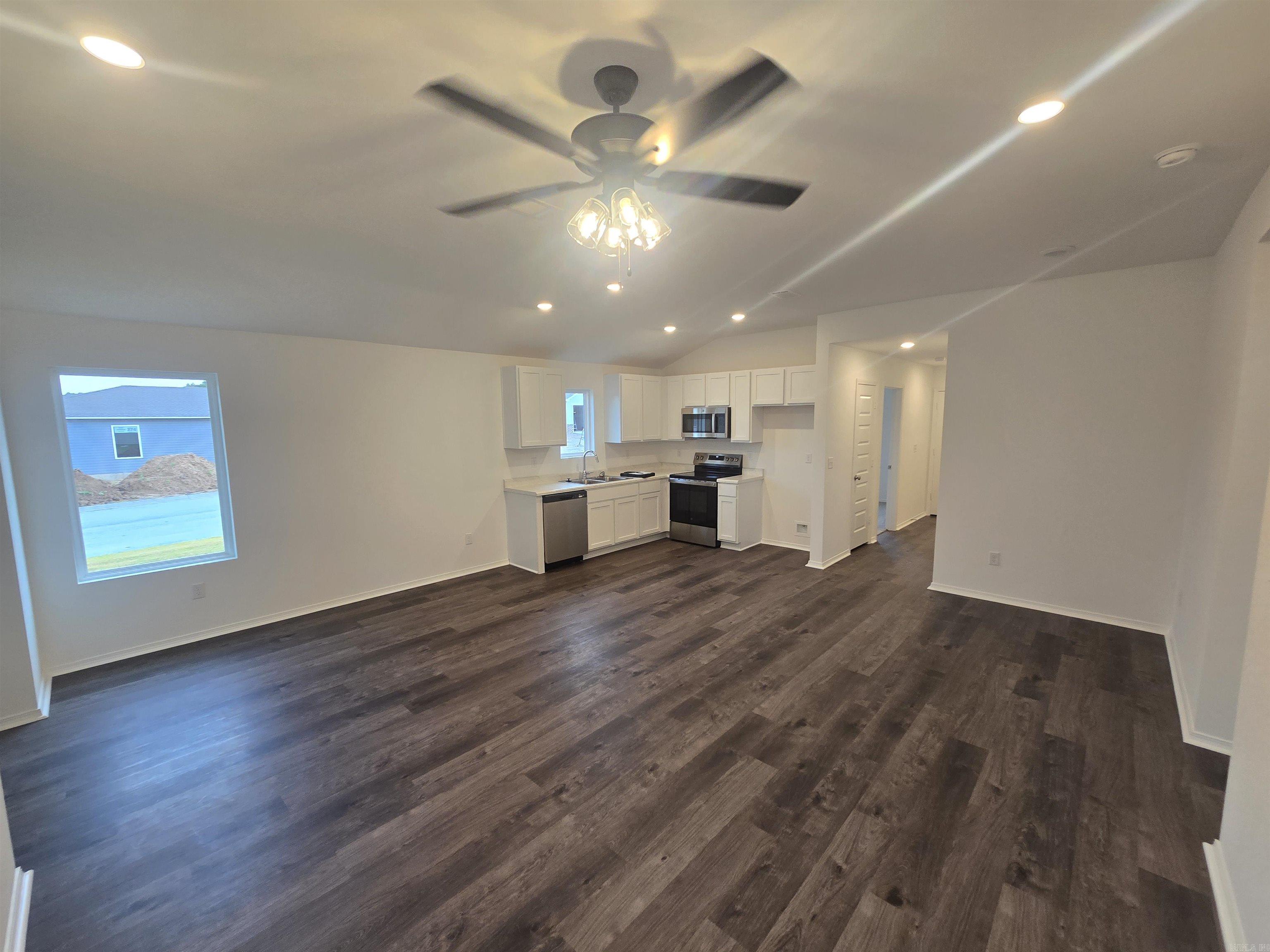 6688 Hollywood Avenue Property Photo 1