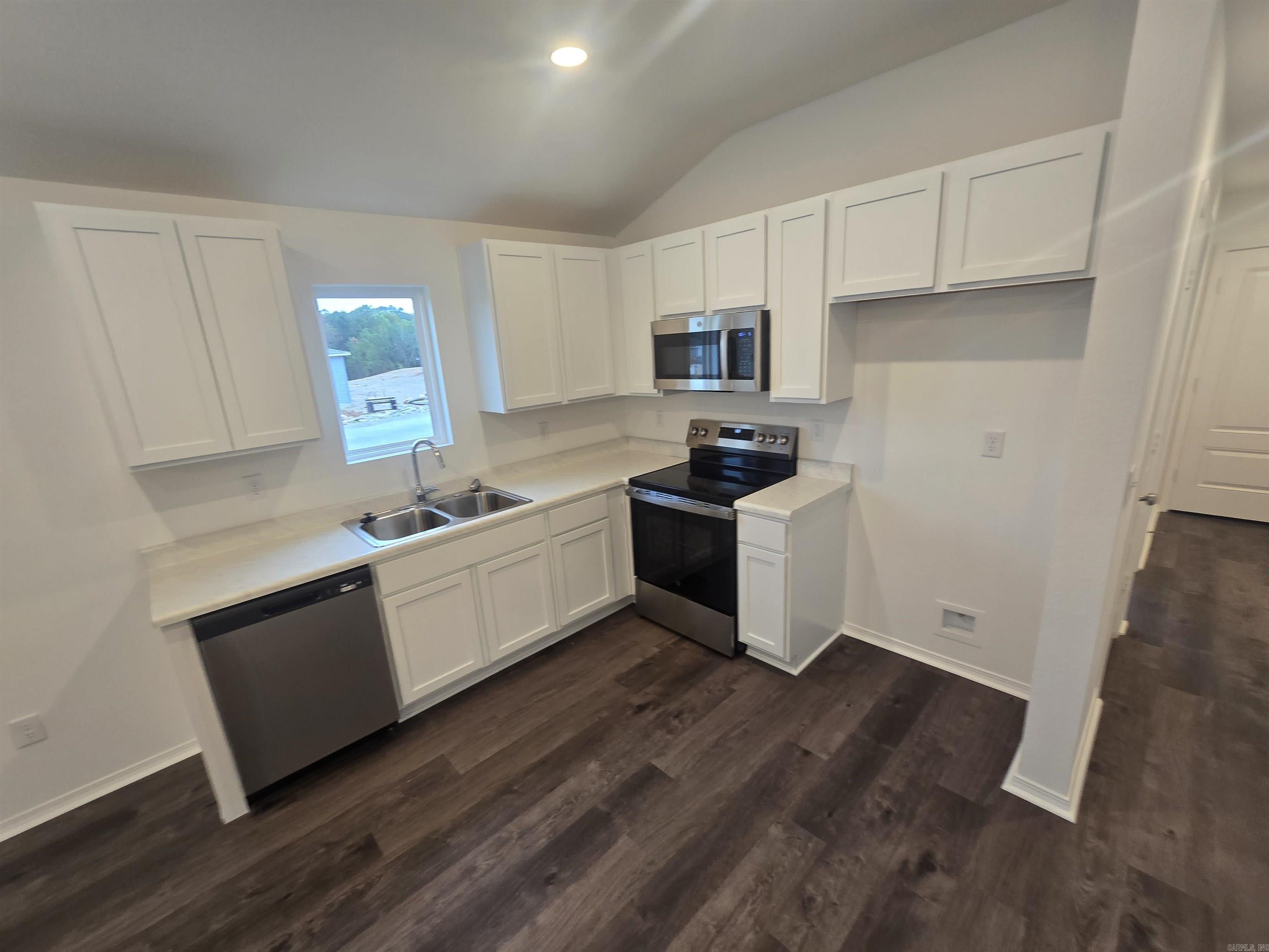 6688 Hollywood Avenue Property Photo 4
