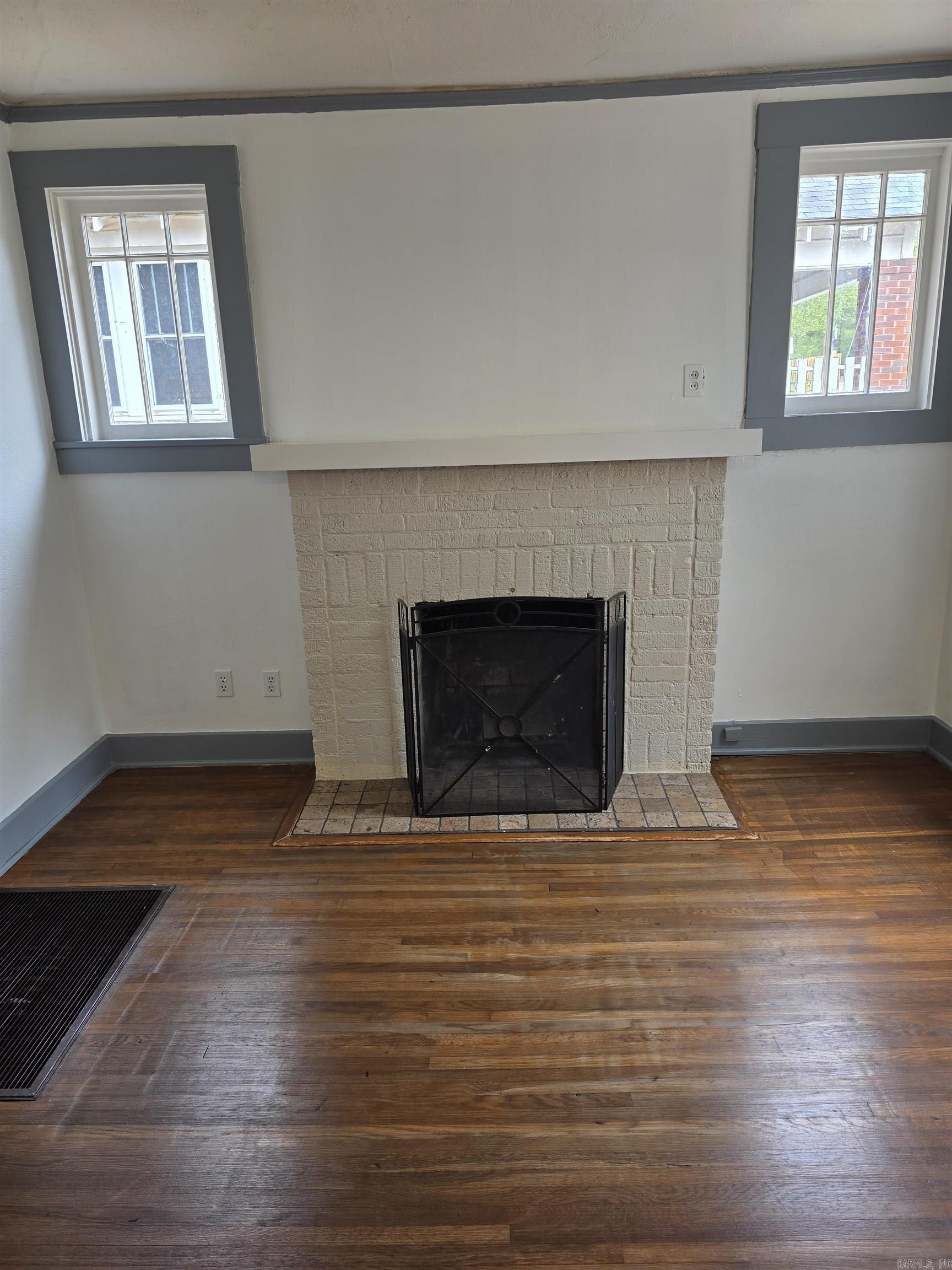 108 S Valentine Street Property Photo 2
