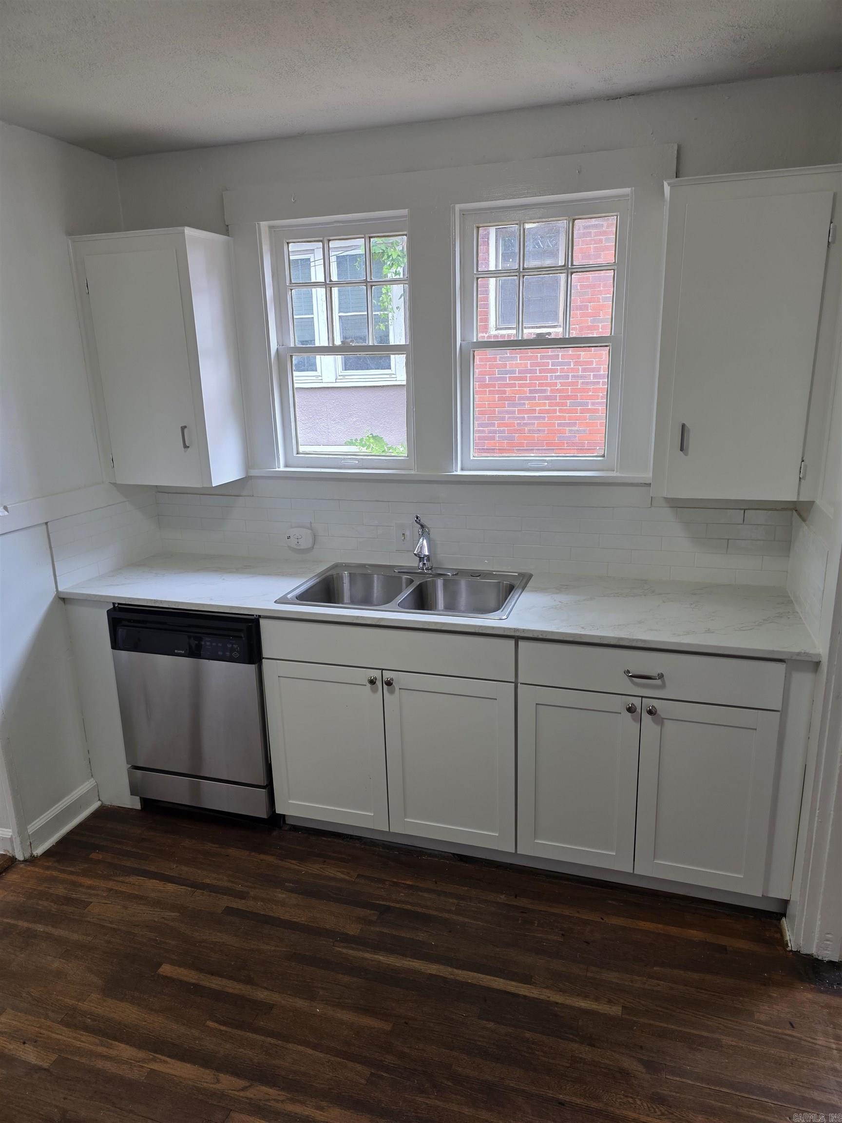 108 S Valentine Street Property Photo 4