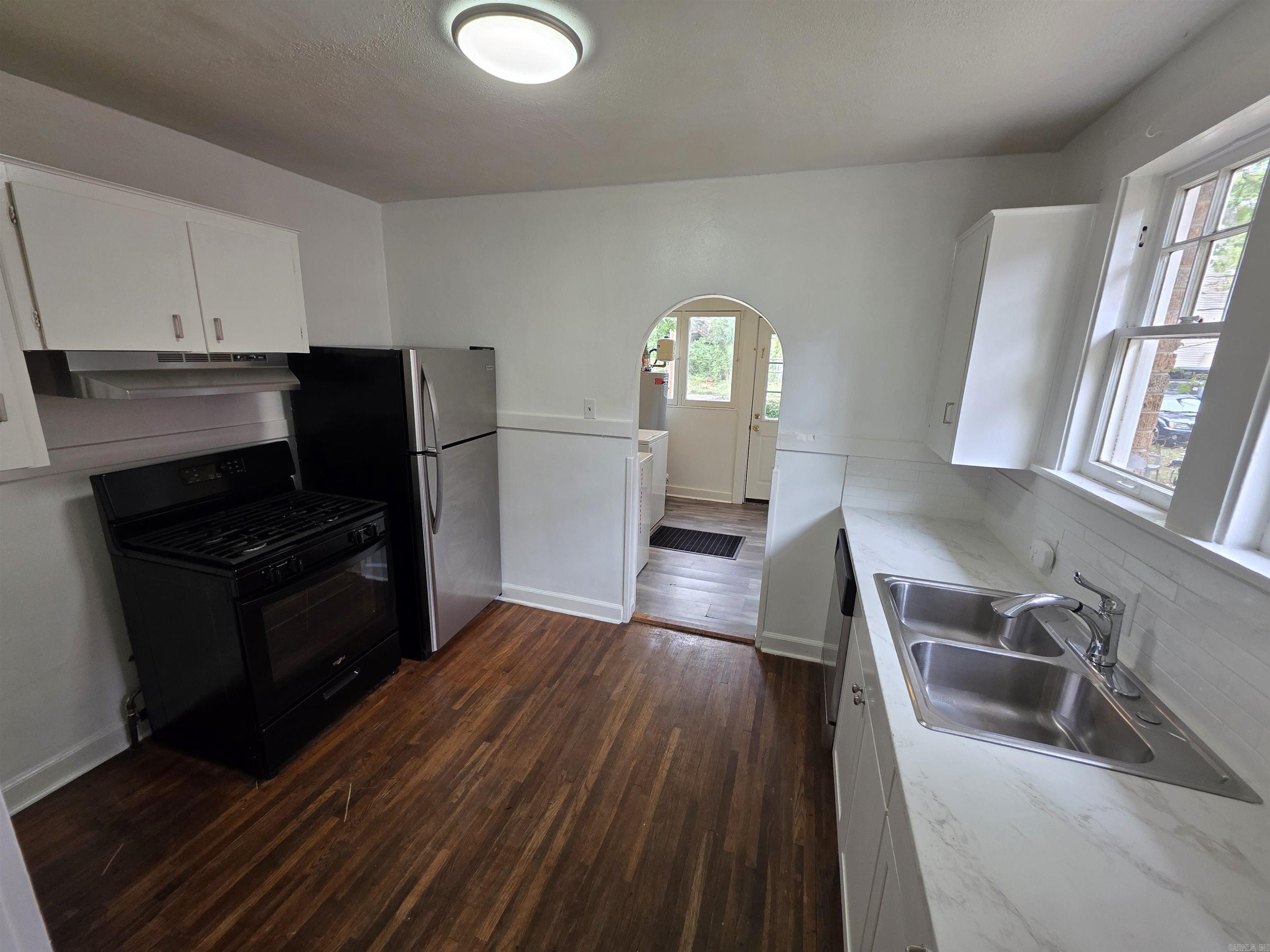 108 S Valentine Street Property Photo 5