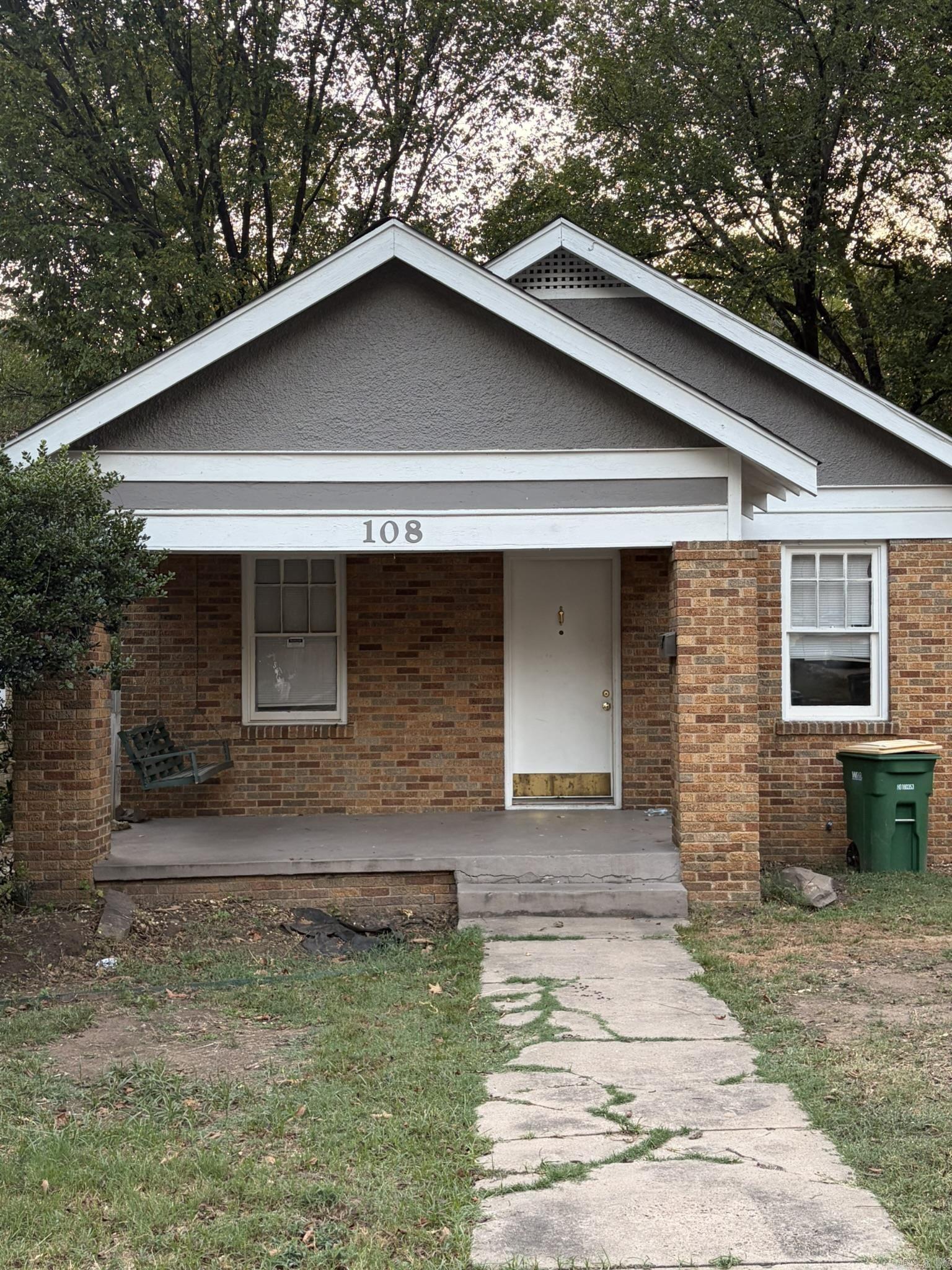 108 S Valentine Street Property Photo 11