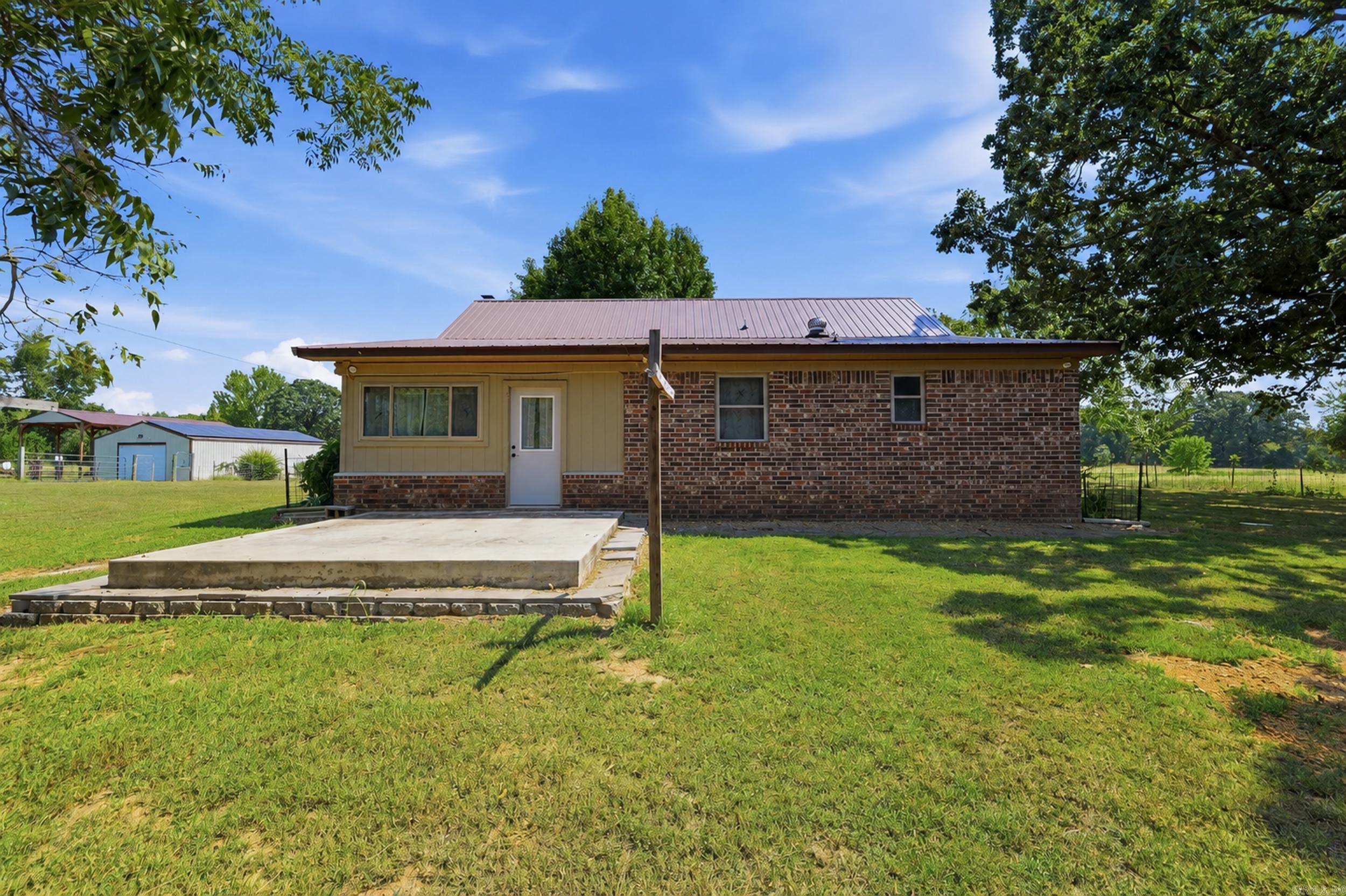 432 County Road 3355 Property Photo 5