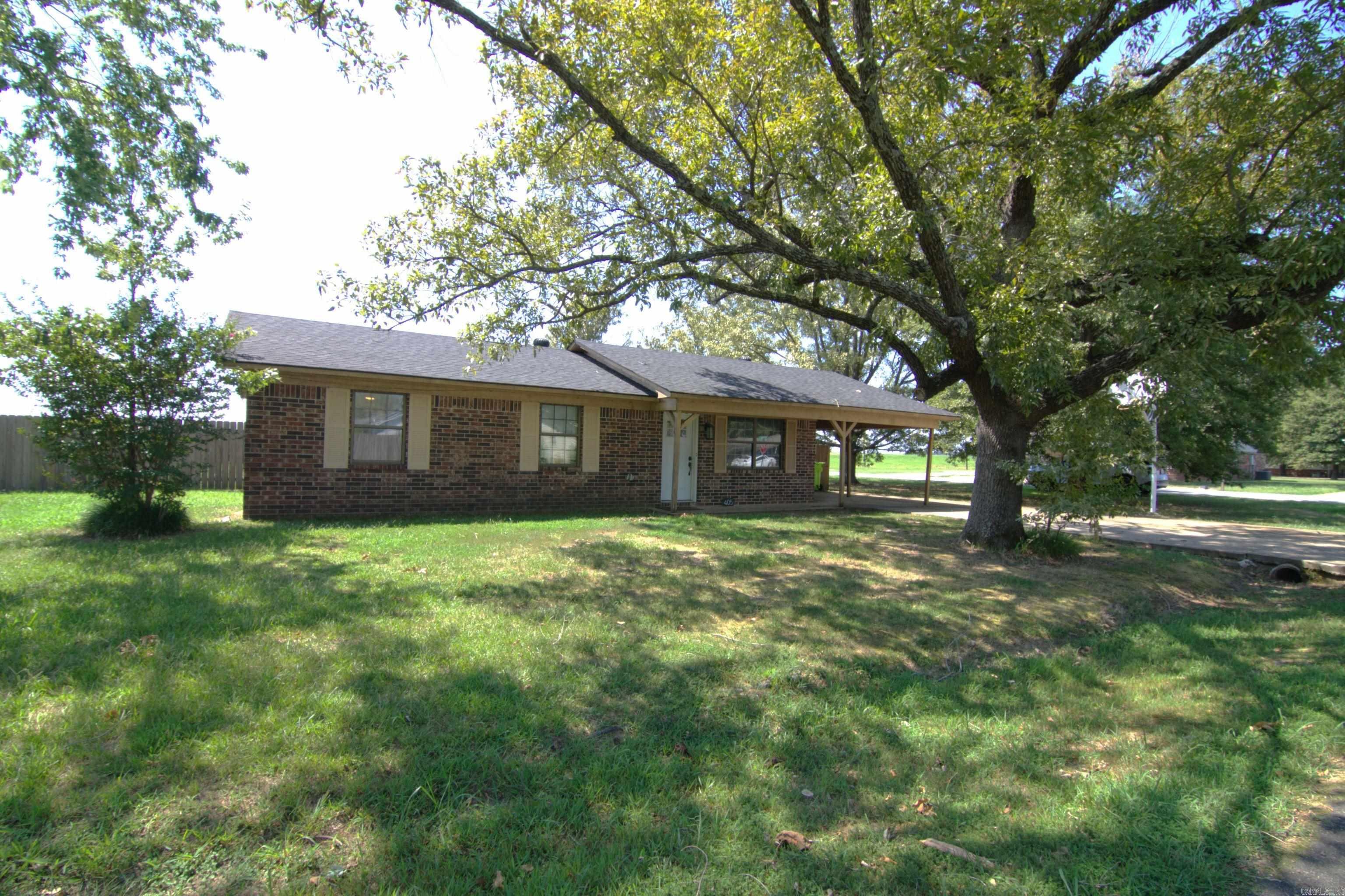 405 Plantation Drive Property Photo 1